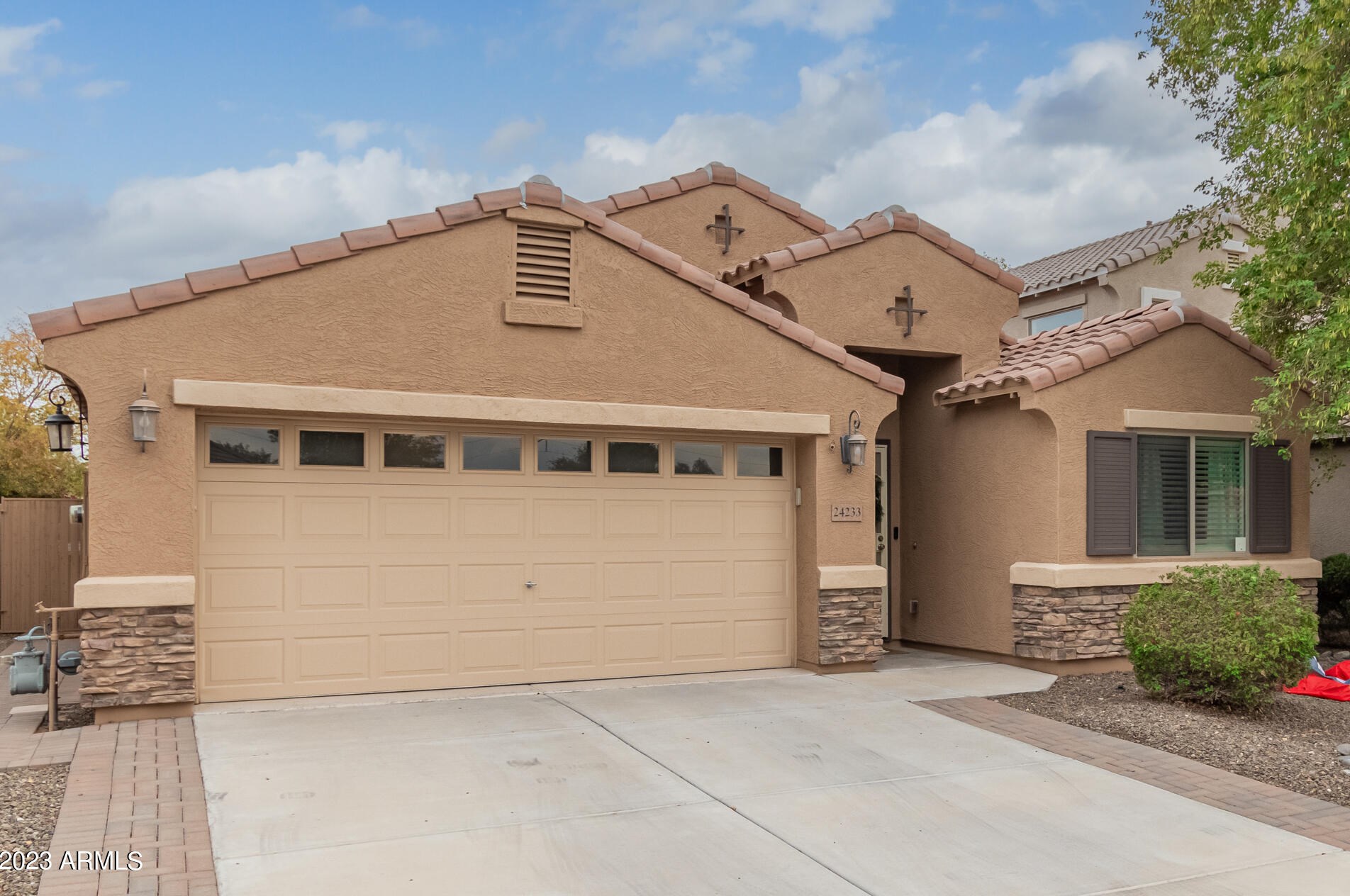 24233 28th St, Phoenix AZ  85024-6219 exterior