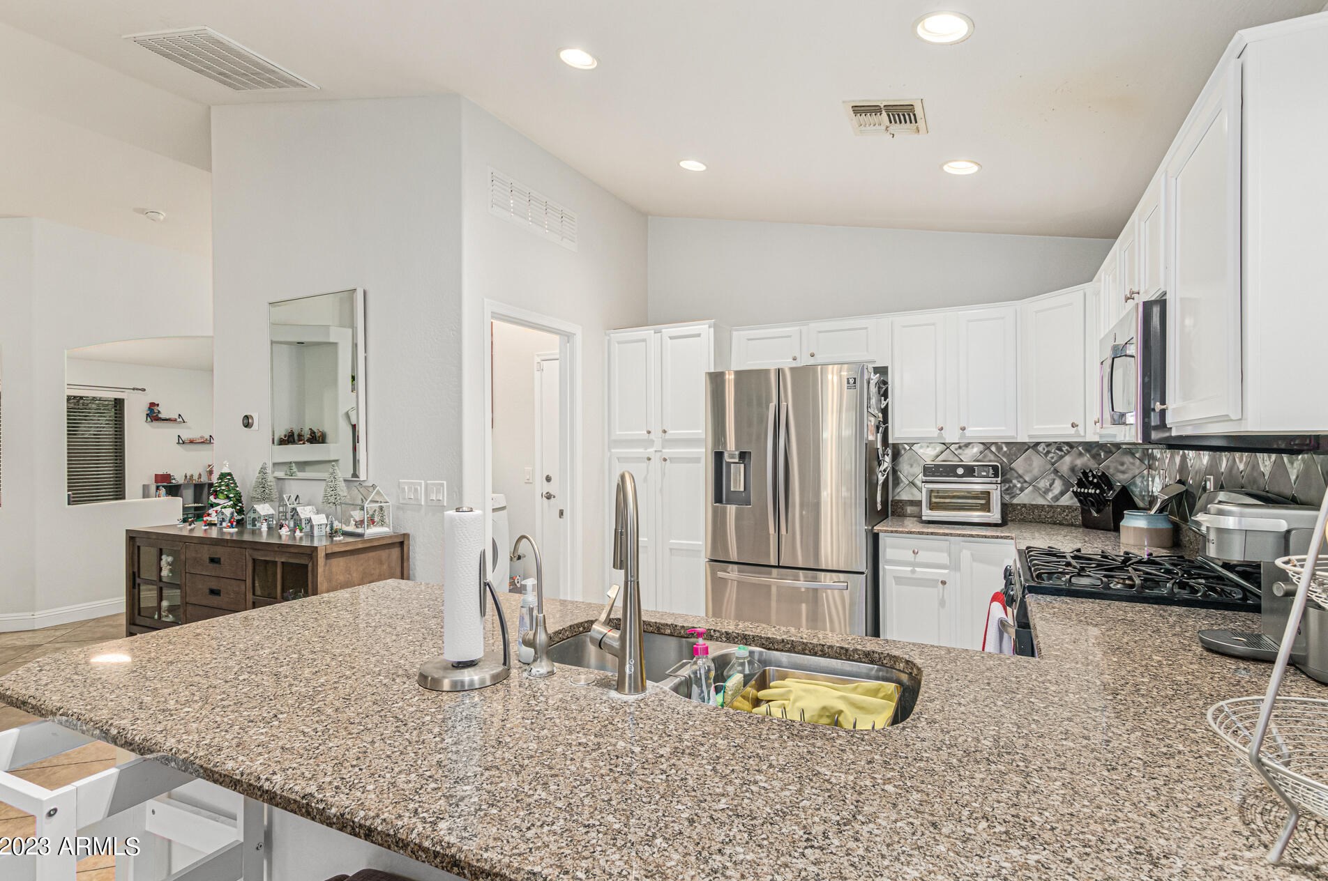 24233 28th St, Phoenix AZ  85024-6219 exterior
