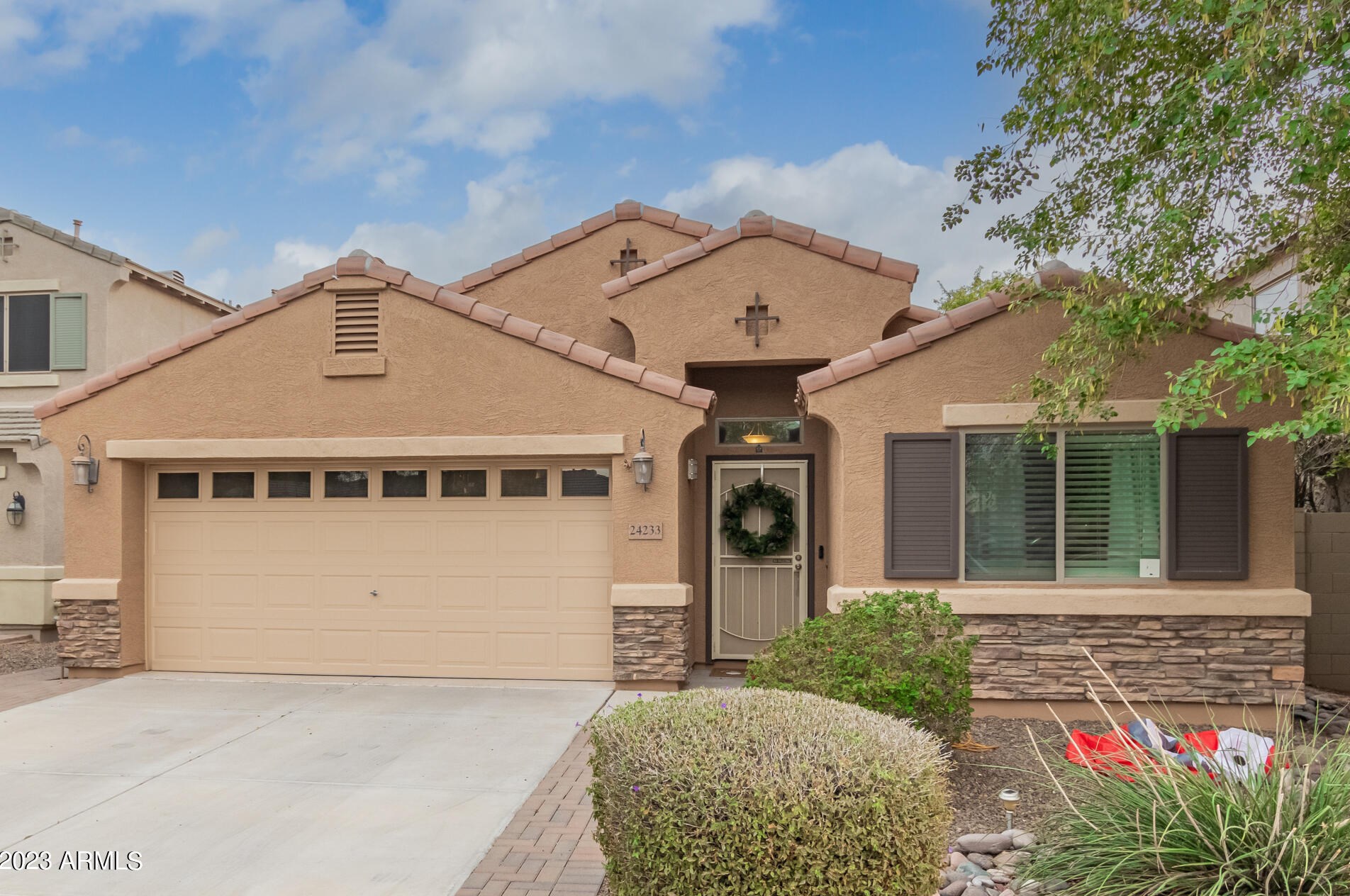 24233 28th St, Phoenix AZ  85024-6219 exterior
