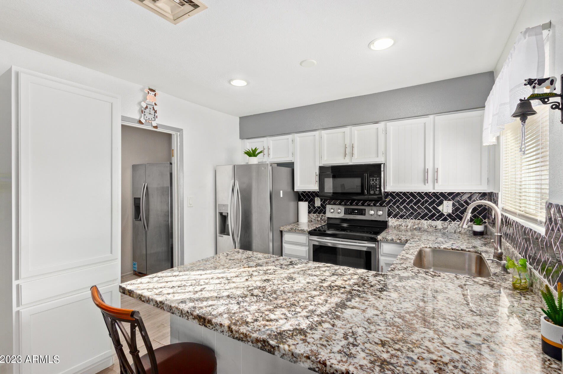 7038 46 St, Phoenix AZ 85042-6428 exterior