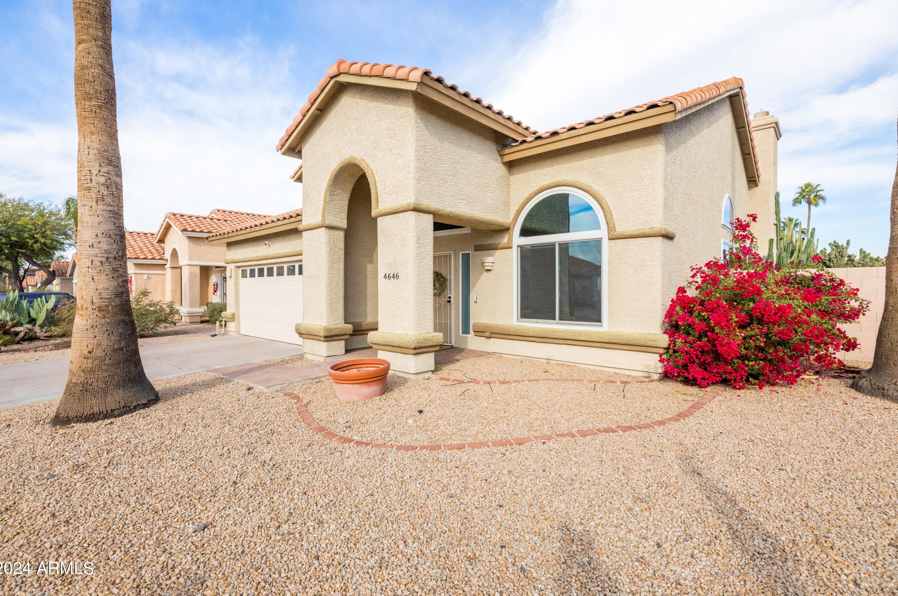 4646 Villa Rita Dr, Phoenix, AZ 85032-9532