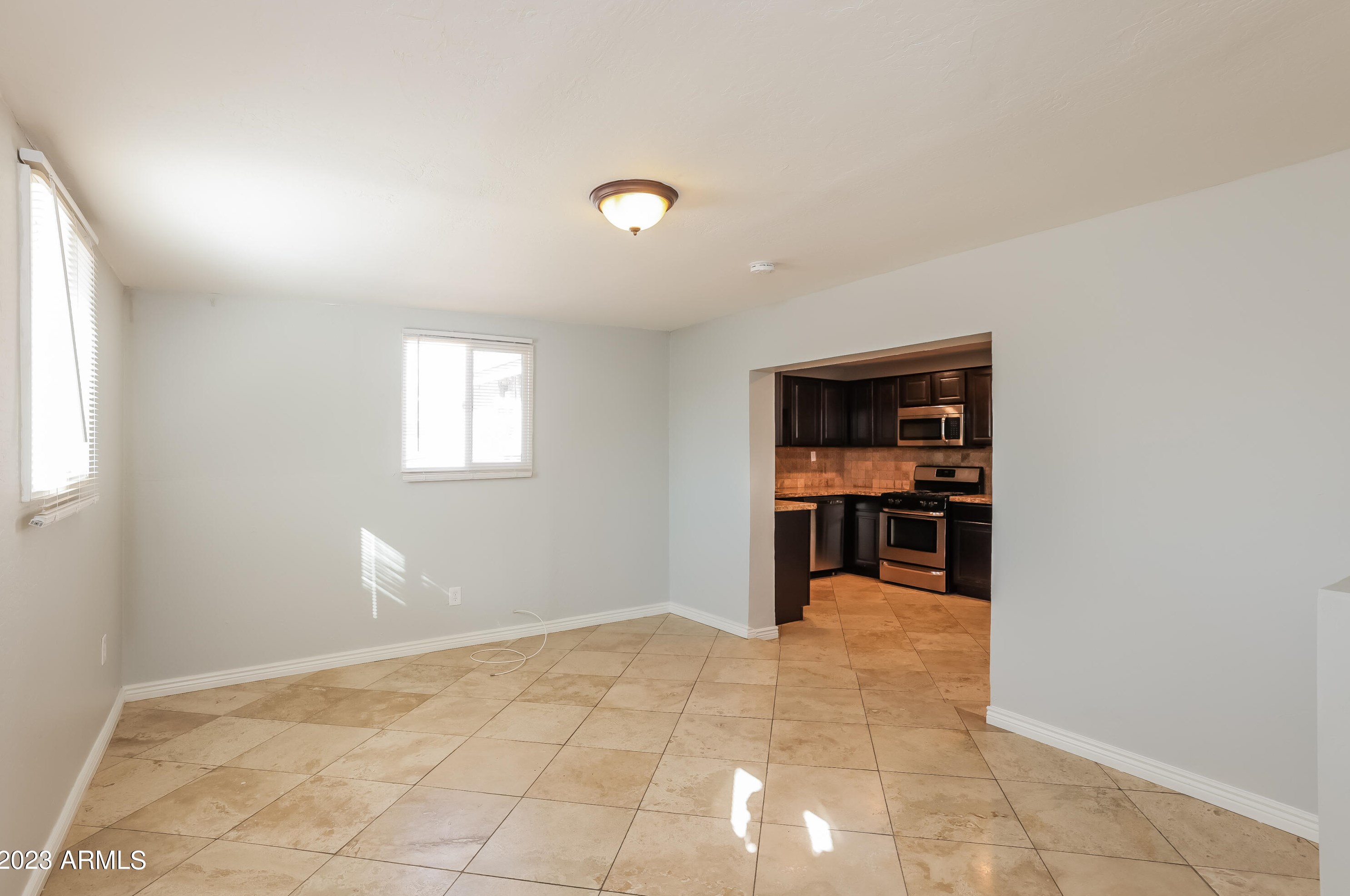 2221 Beverly Ln, Phoenix AZ  85022-2912 exterior