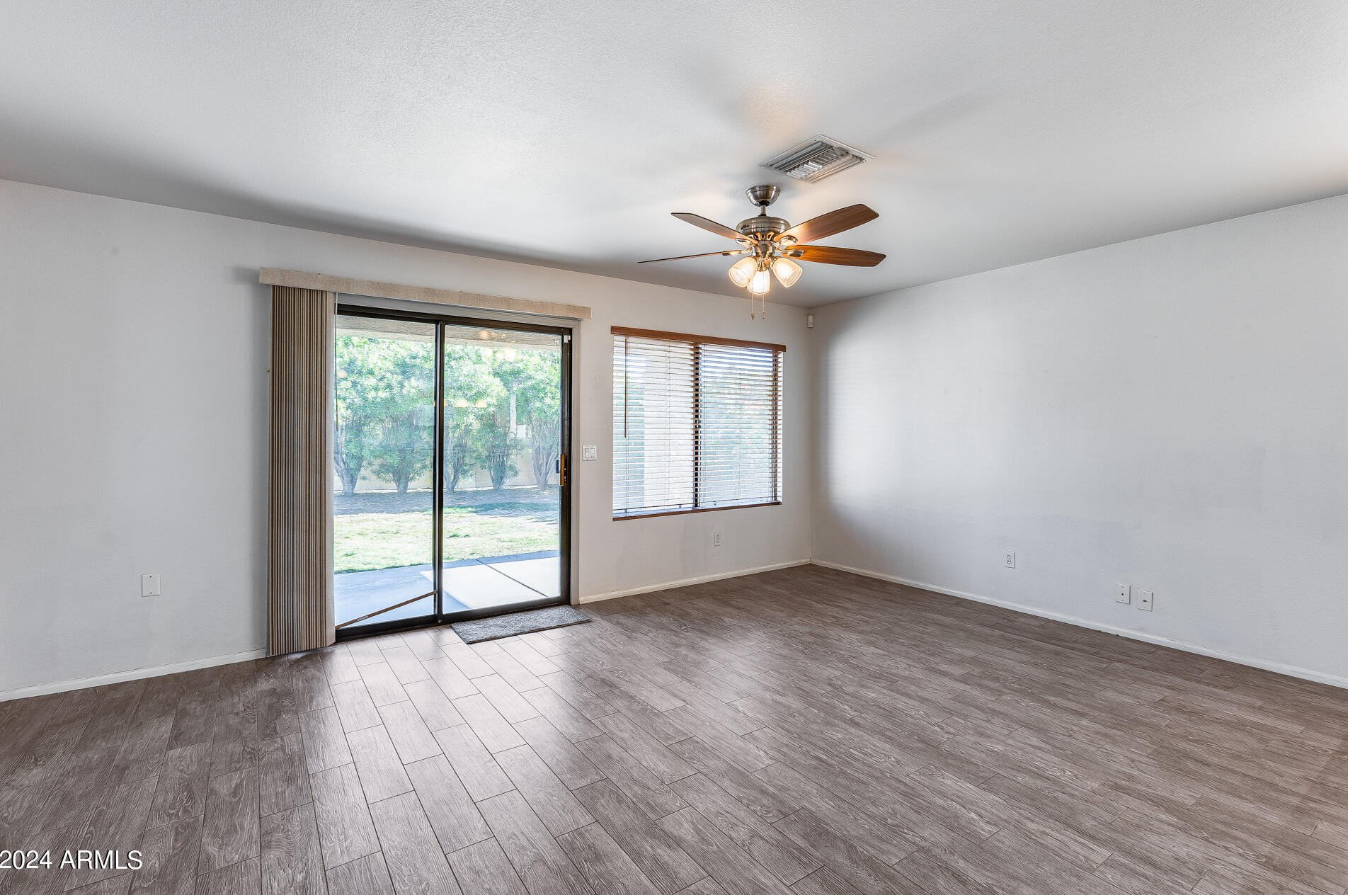 20441 N 36th Dr, Glendale, AZ 85308