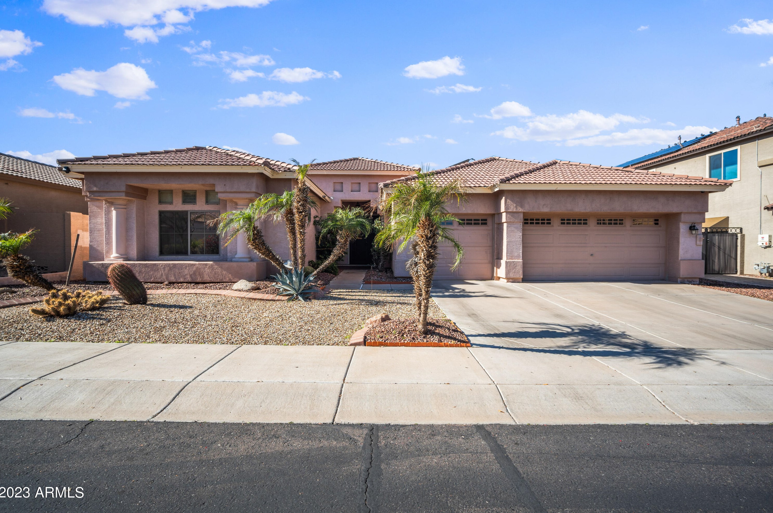 9802 26th Ln, Phoenix, AZ 85041-9532