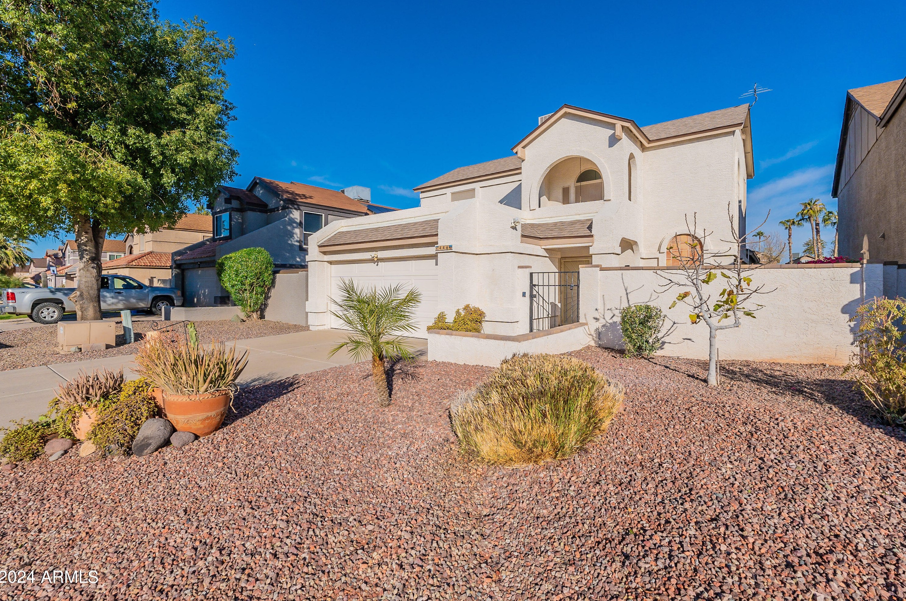 446 Utopia Rd, Phoenix, AZ 85024-2279