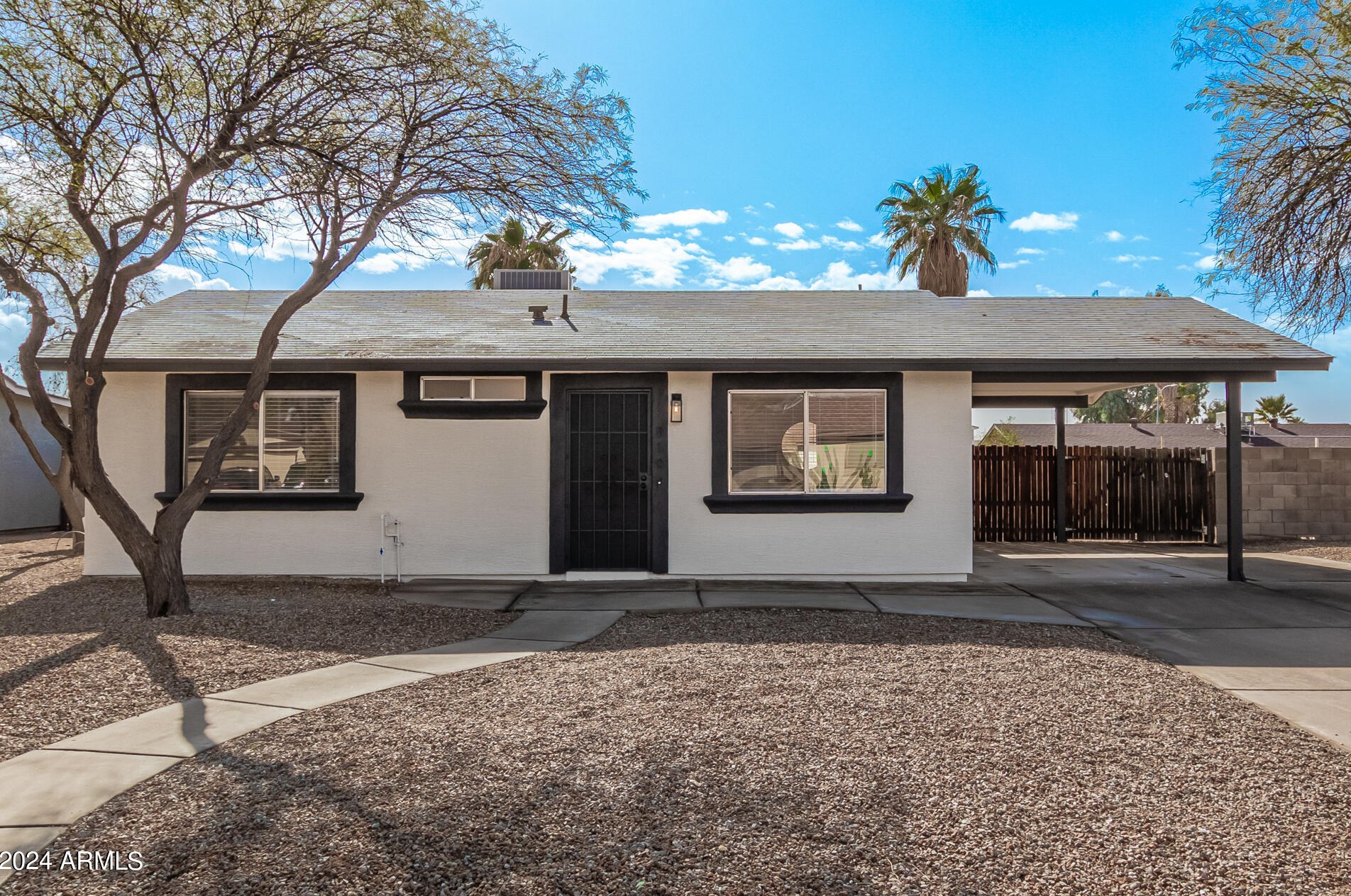 819 Montoya Ln, Phoenix, AZ 85027-3685