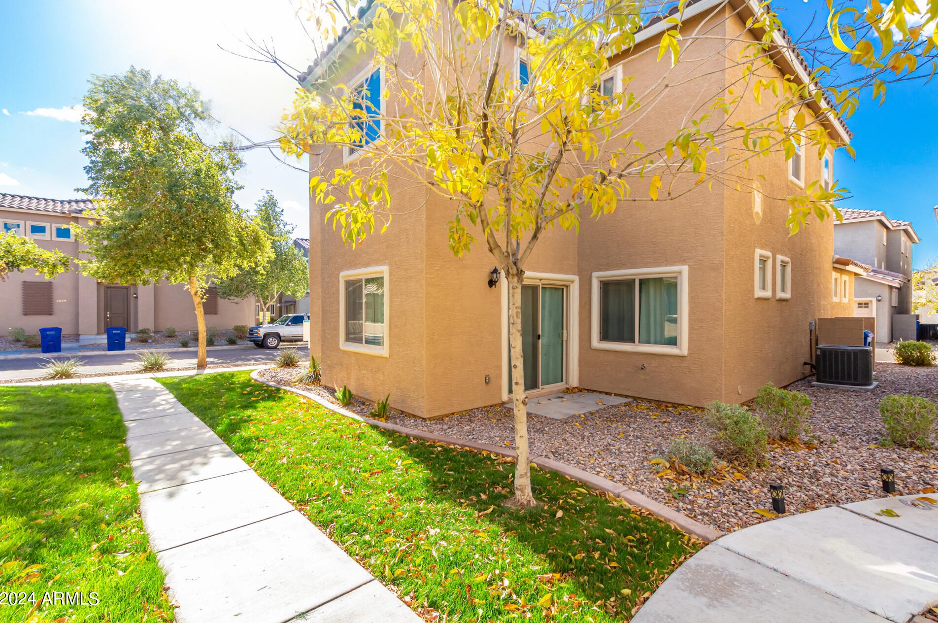 1832 Pollack St, Phoenix, AZ 85041-6859