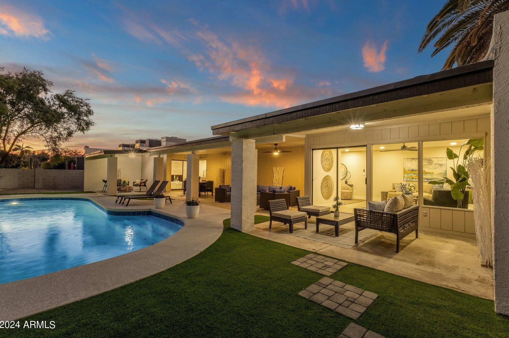 223 Pine Valley Dr, Phoenix AZ  85023-5284 exterior