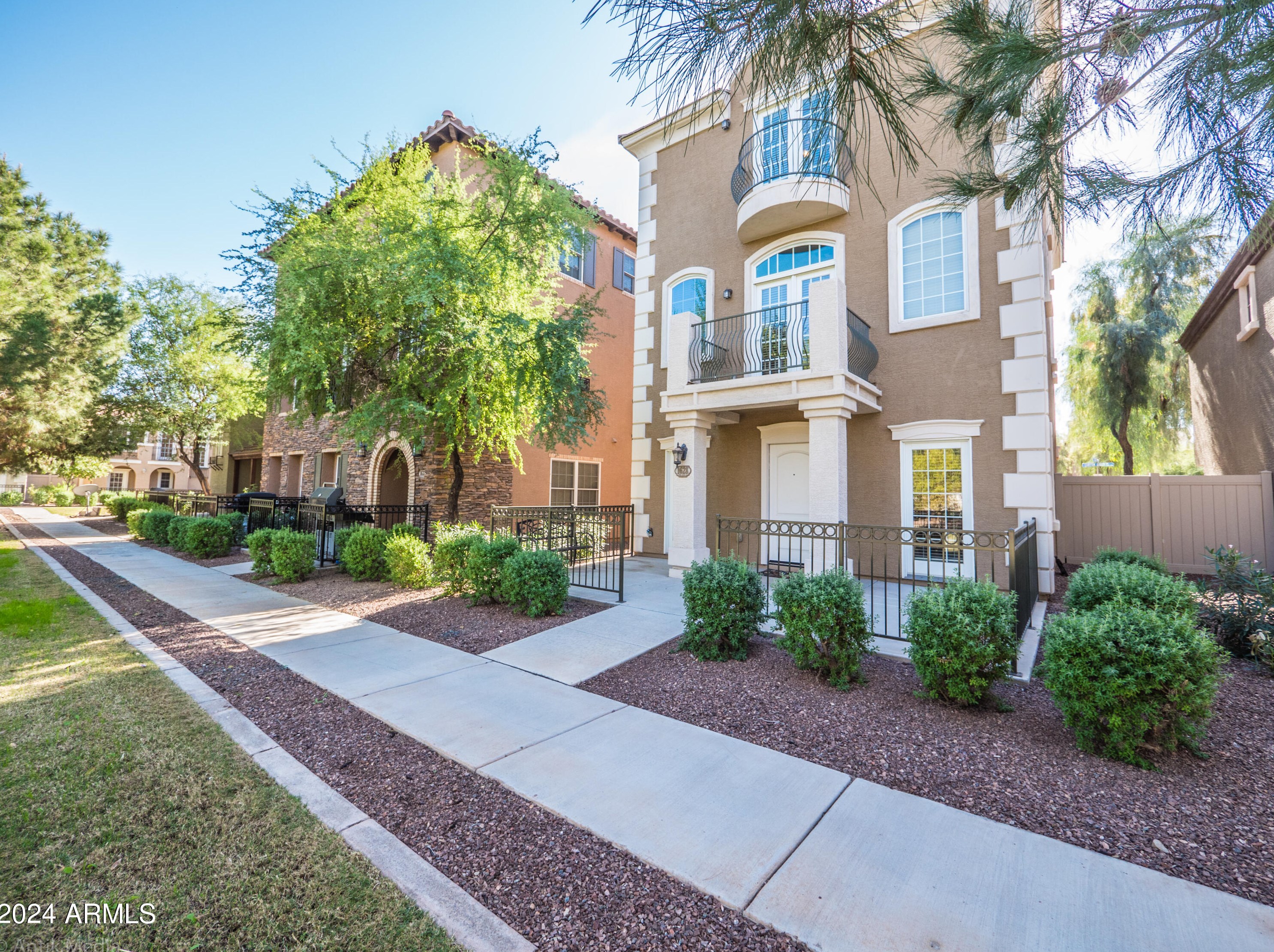 1628 E Canyon Creek Dr, Gilbert, AZ 85295