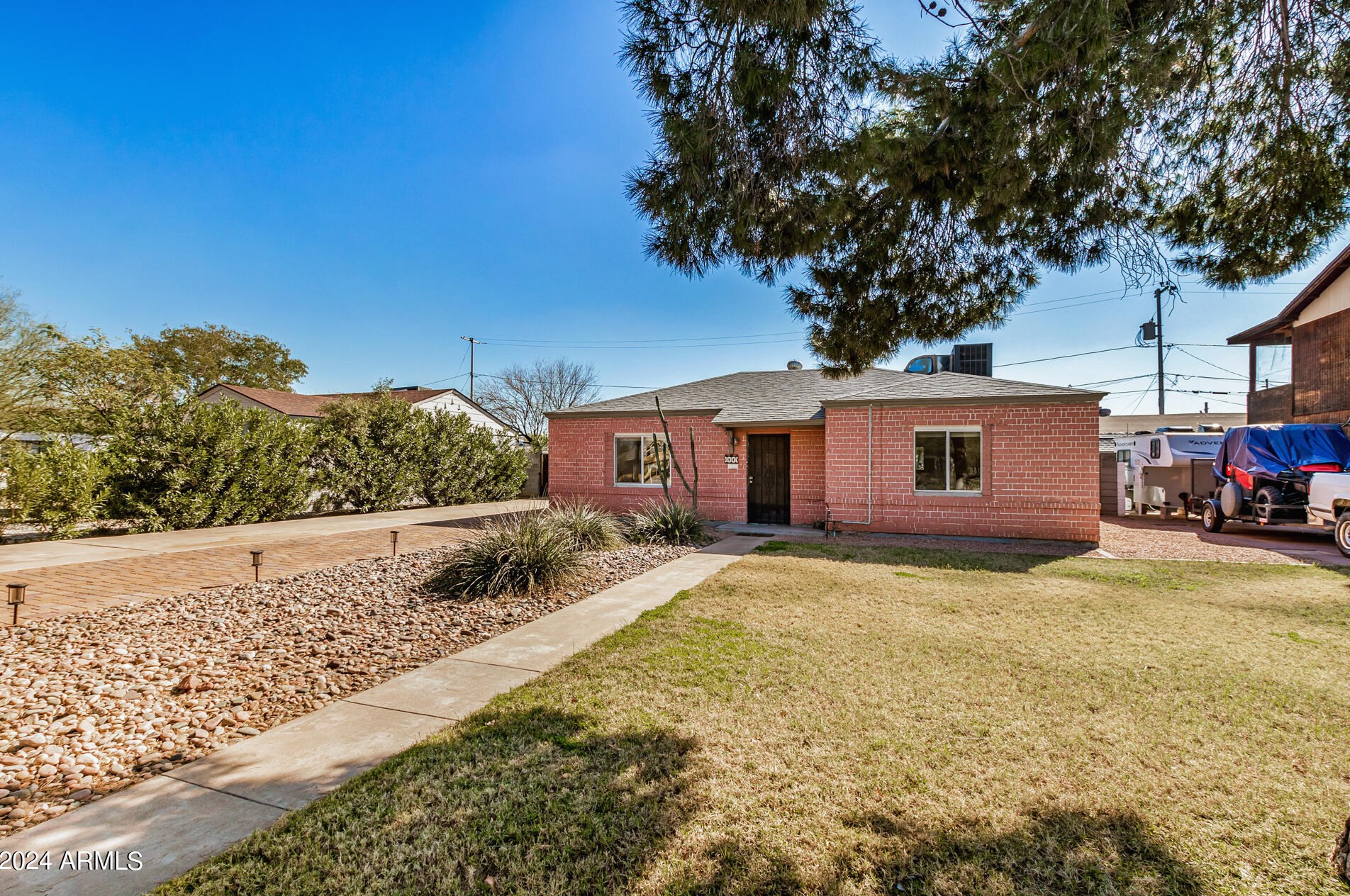 517 Mitchell Dr, Phoenix, AZ 85012-2305