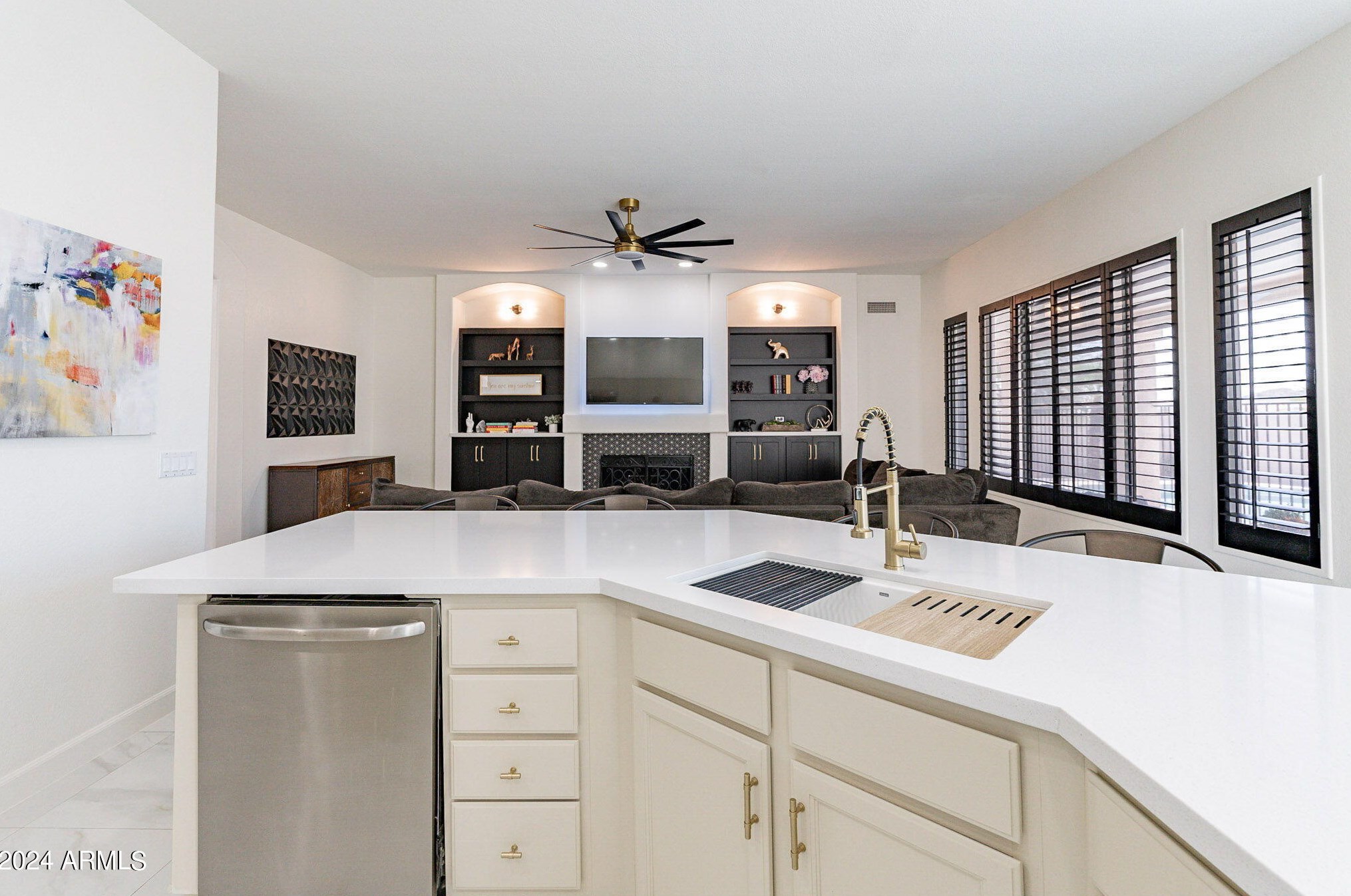 2123 Granite Vw Dr, Phoenix AZ 85044-7072 exterior