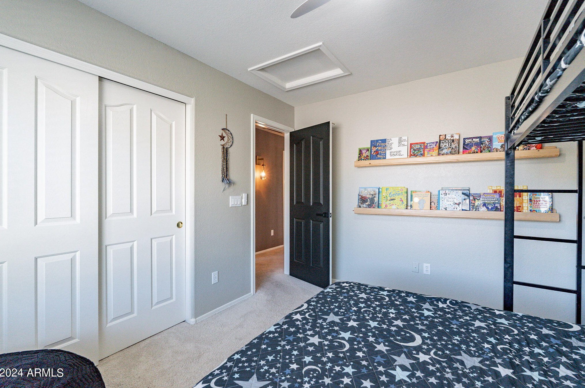 2123 Granite Vw Dr, Phoenix AZ 85044-7072 exterior