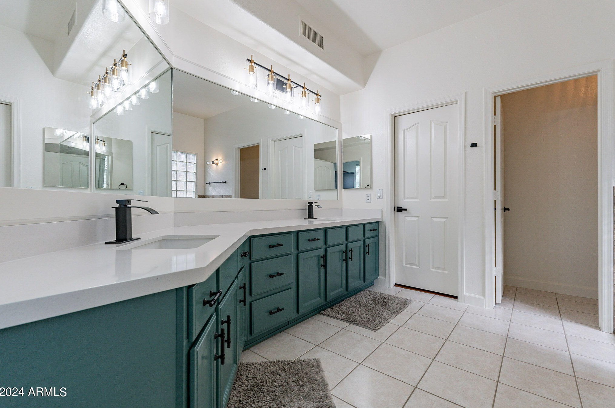 2123 Granite Vw Dr, Phoenix AZ 85044-7072 exterior