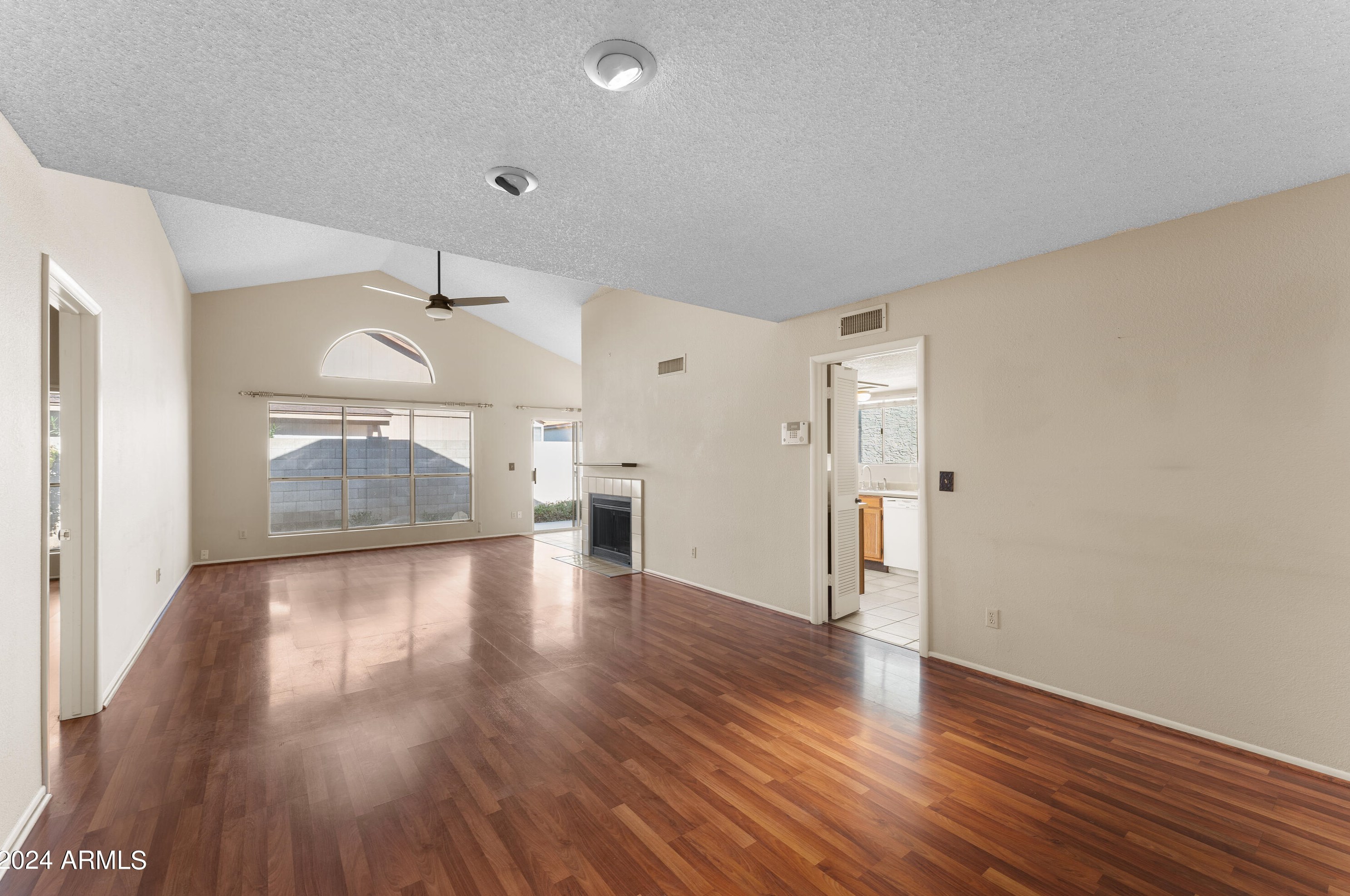 426 Taro Ln, Phoenix, AZ 85024-2253