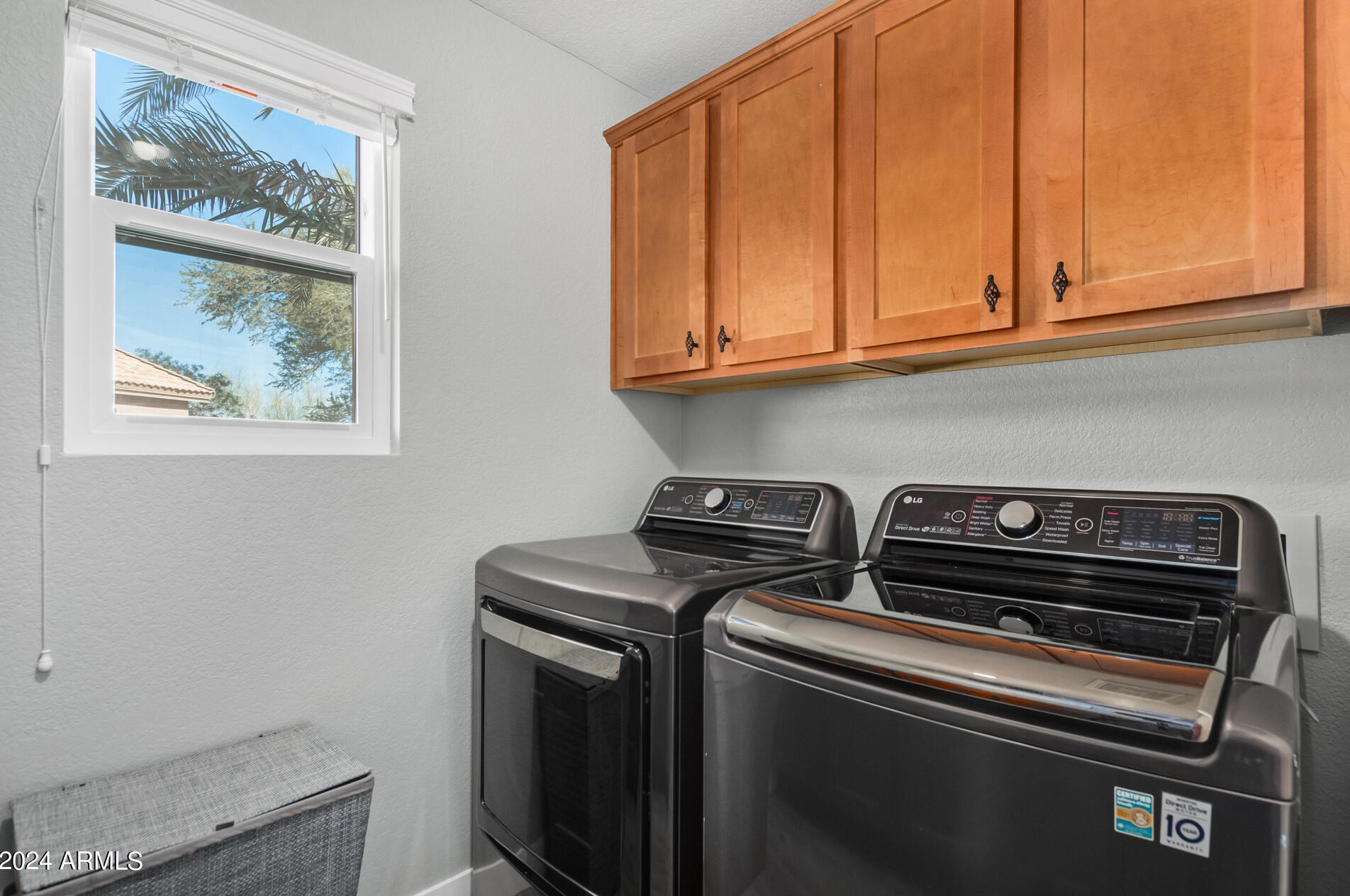 1367 Amberwood Dr, Phoenix AZ  85045-0605 exterior