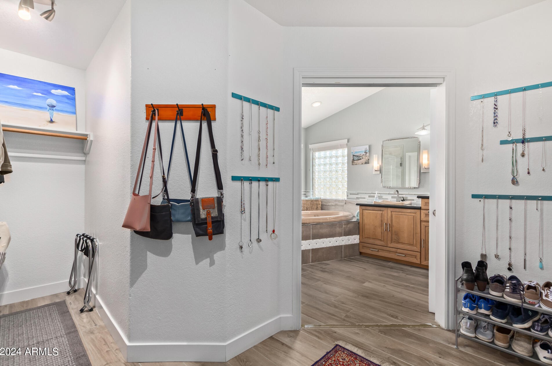 1367 Amberwood Dr, Phoenix AZ  85045-0605 exterior