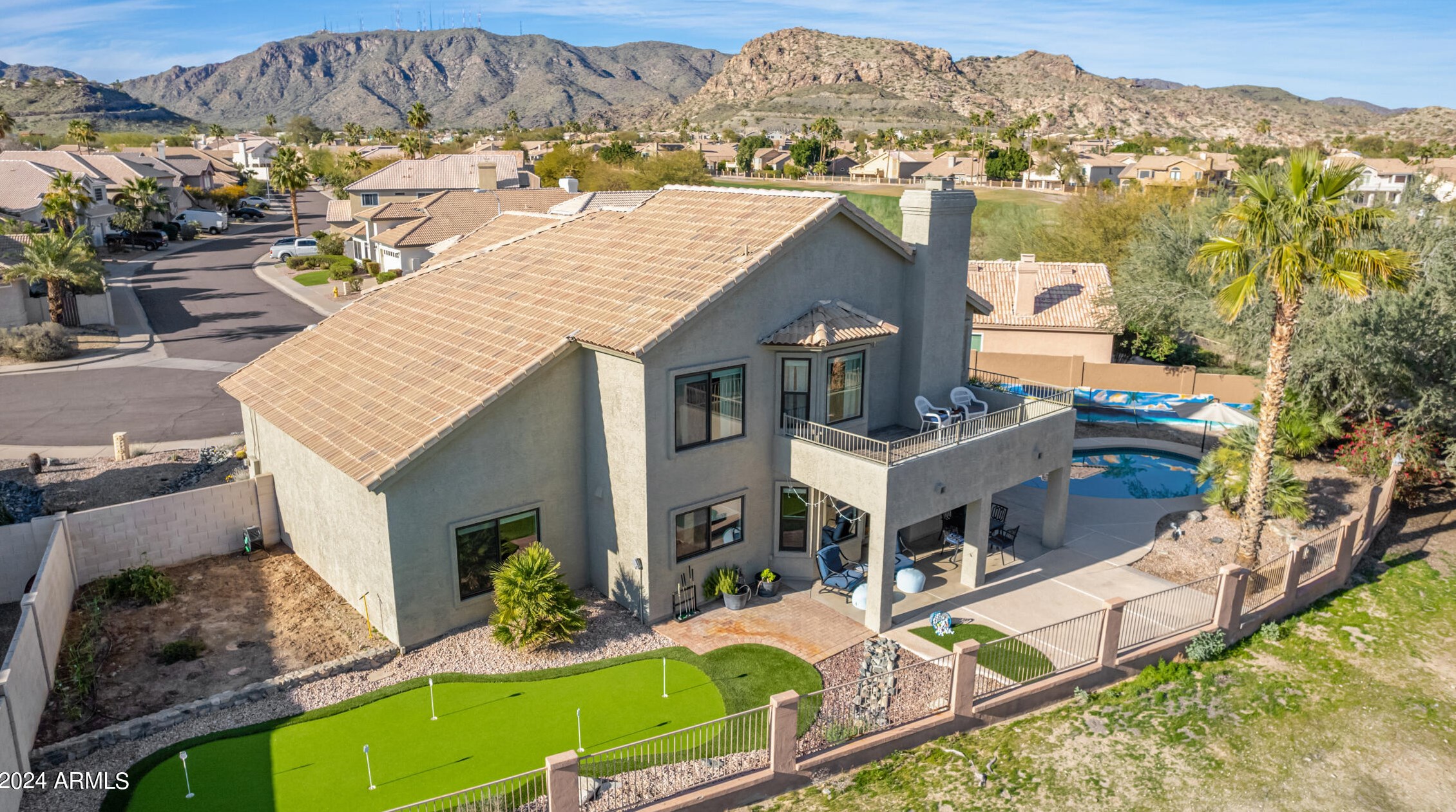 1367 Amberwood Dr, Phoenix AZ  85045-0605 exterior