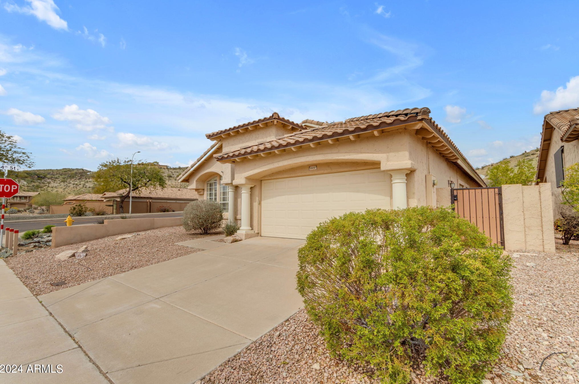 2402 Mountain Vista Dr, Phoenix, AZ 85048-4216