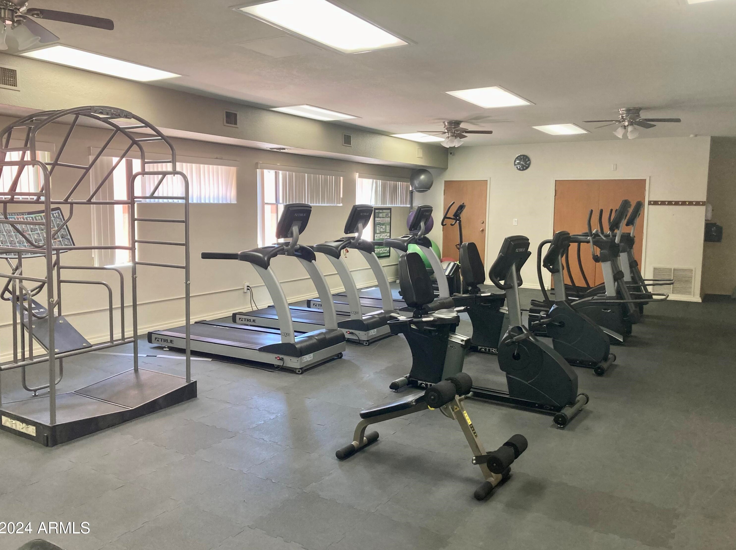 12212 Paradise Village Pkwy, Phoenix AZ 85032-7606 exterior