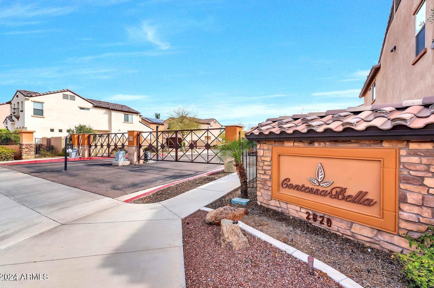 2045 Heartwood Ln, Phoenix, AZ 85022-2988