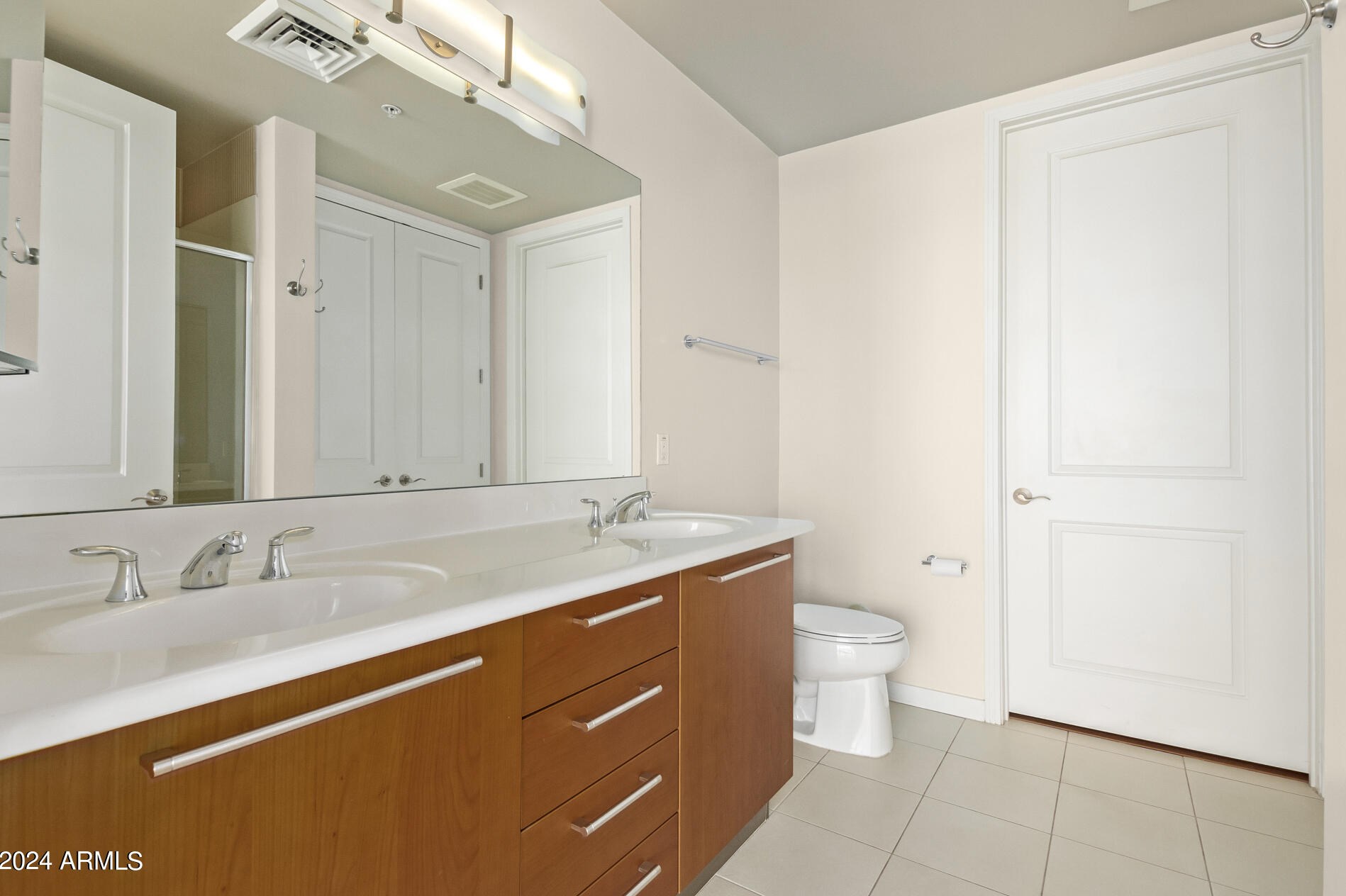 1 Lexington Ave, Phoenix AZ  85012-2433 exterior