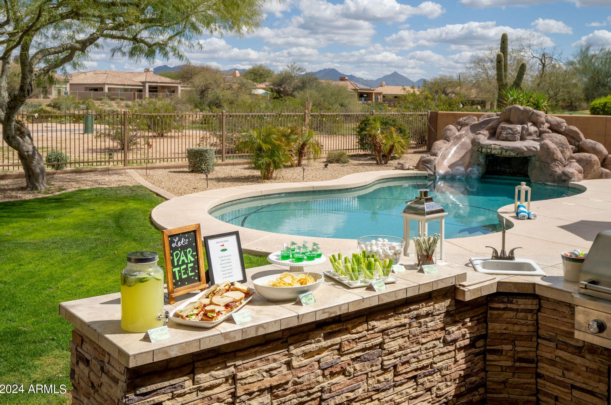 5424 Hashknife Rd, Phoenix AZ  85054-7158 exterior