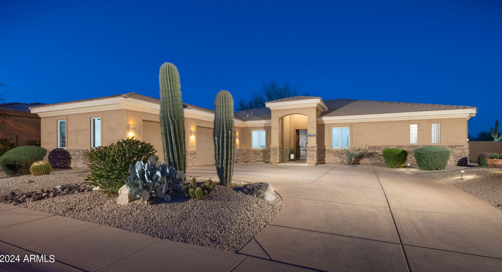 5424 Hashknife Rd, Phoenix AZ  85054-7158 exterior