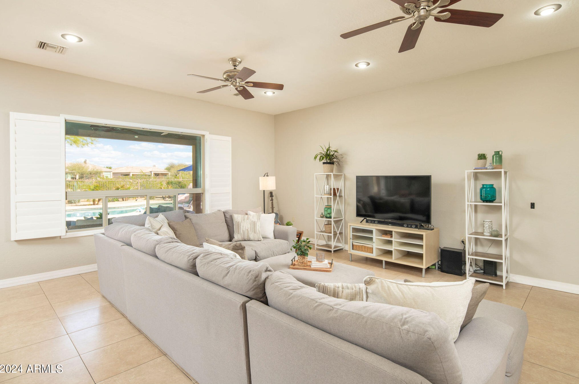 5424 Hashknife Rd, Phoenix AZ  85054-7158 exterior