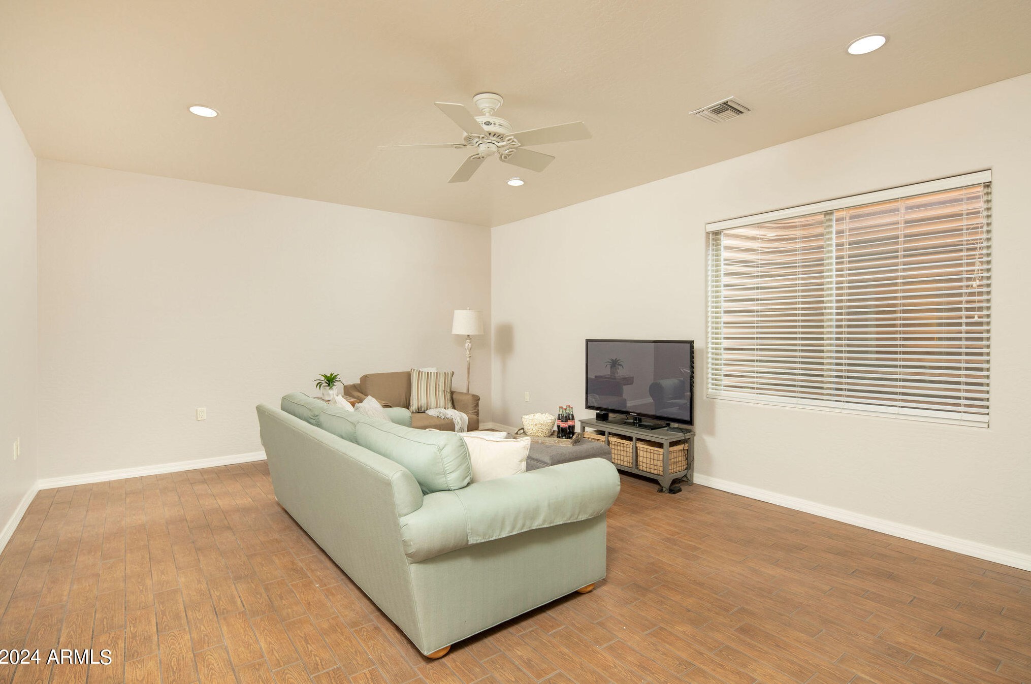 5424 Hashknife Rd, Phoenix AZ  85054-7158 exterior