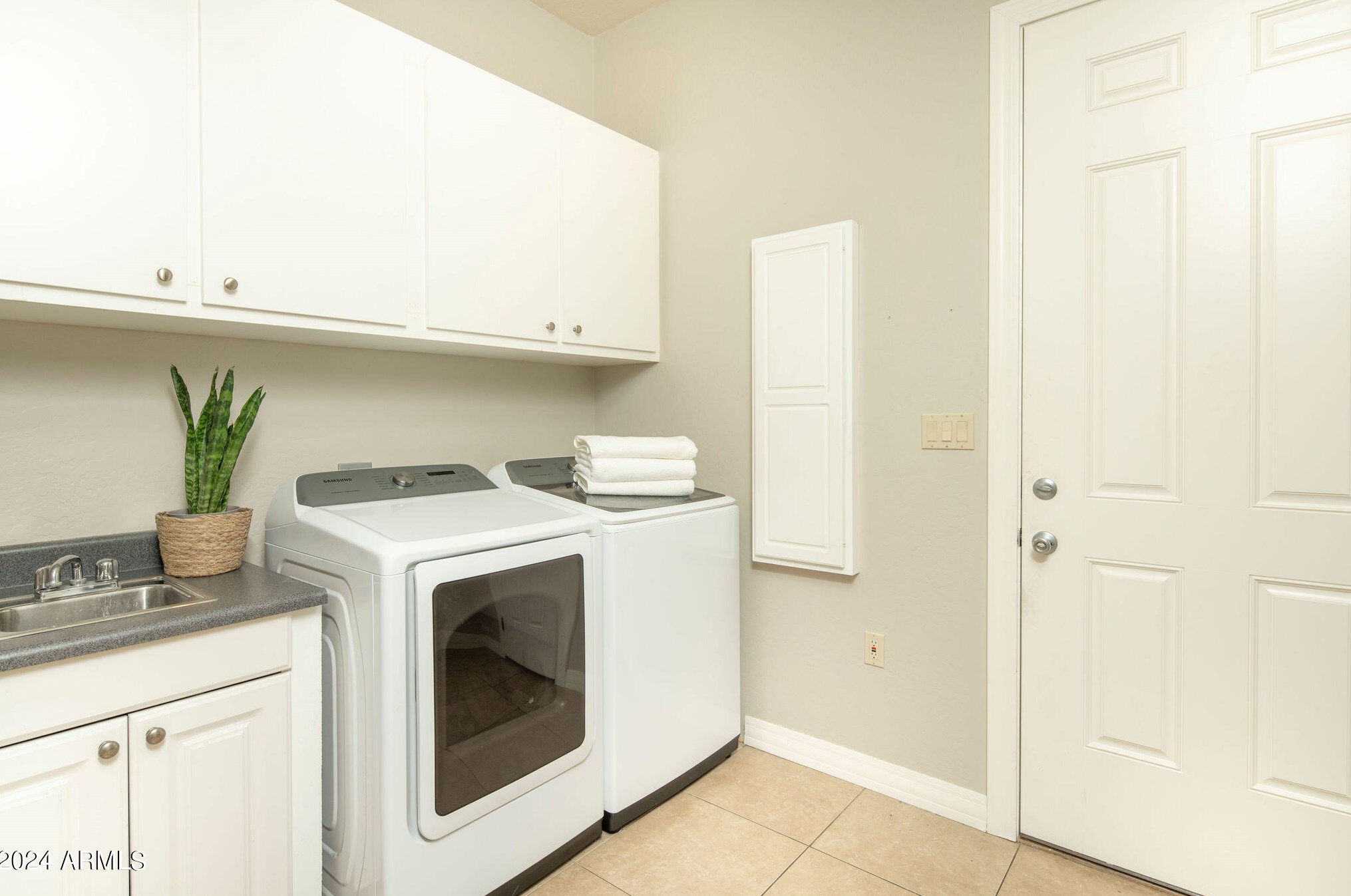 5424 Hashknife Rd, Phoenix AZ  85054-7158 exterior