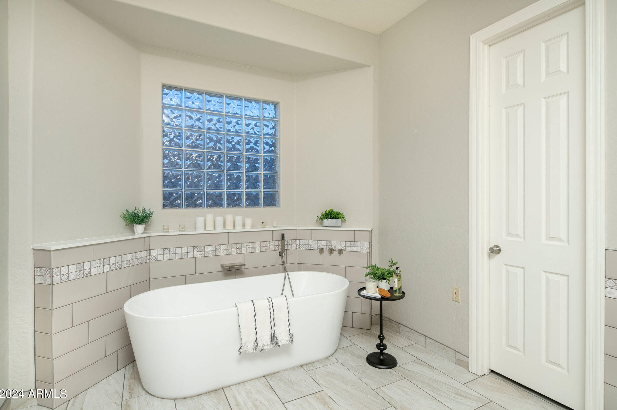 5424 Hashknife Rd, Phoenix AZ  85054-7158 exterior