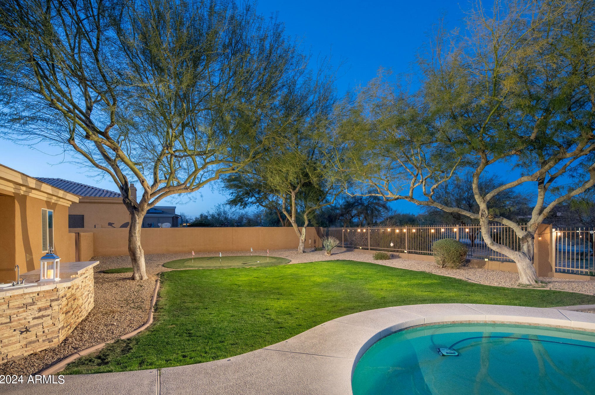 5424 Hashknife Rd, Phoenix AZ  85054-7158 exterior