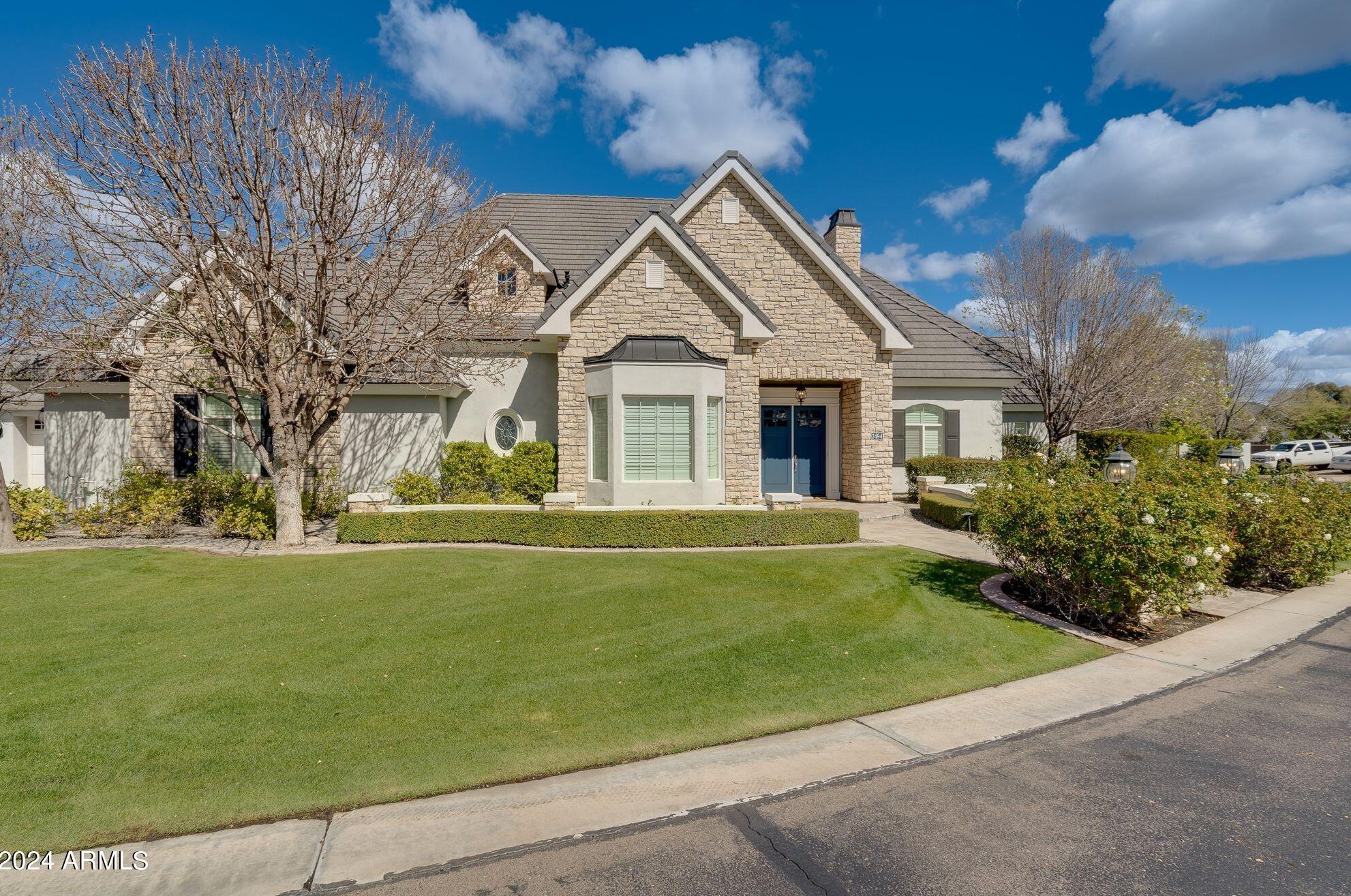 2494 Linda Ct, Gilbert, AZ 85234-6415