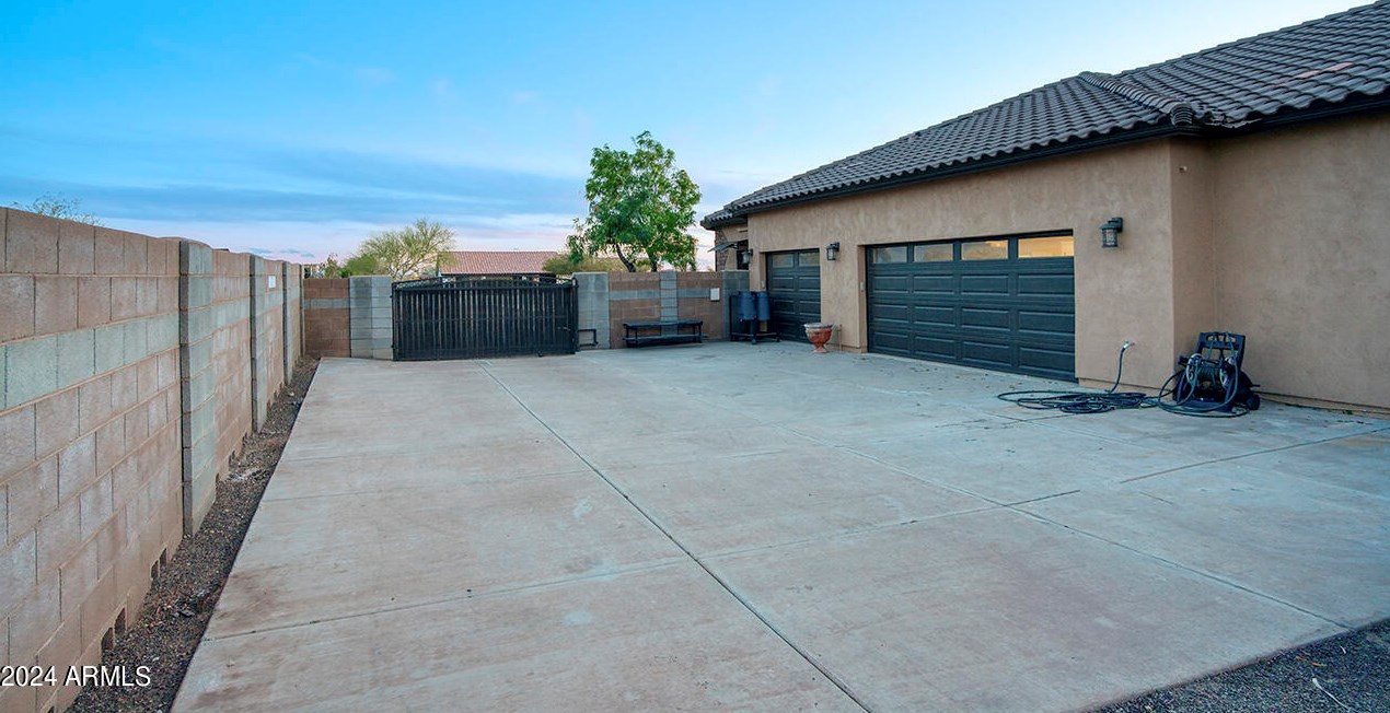 10416 Camino De Oro, Peoria AZ  85383-1165 exterior