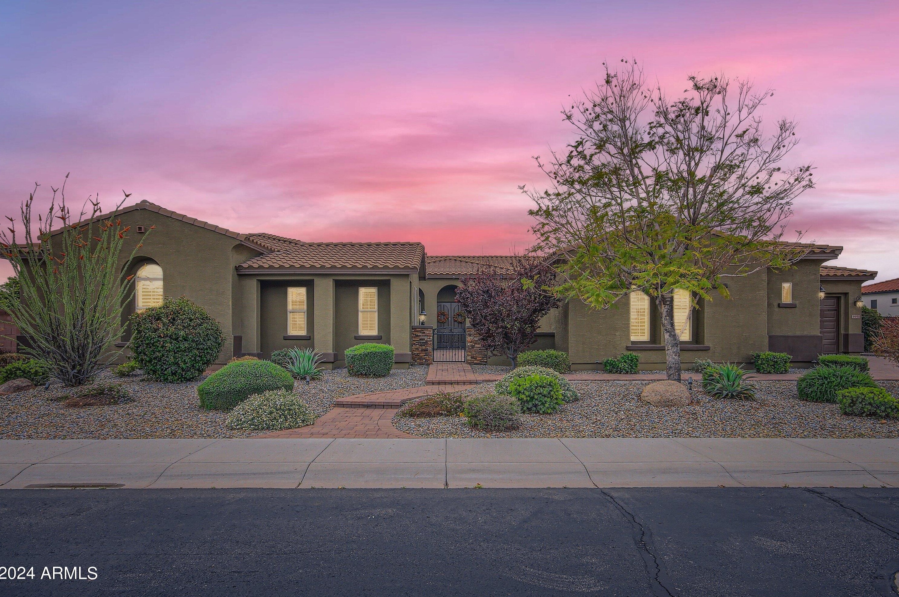 3951 Encanto St, Mesa, AZ 85205-5169