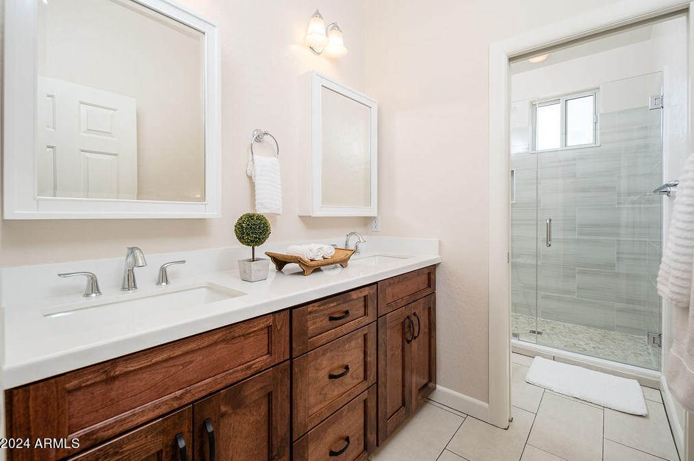 3339 Granite Vw Dr, Phoenix AZ 85044-7072 exterior