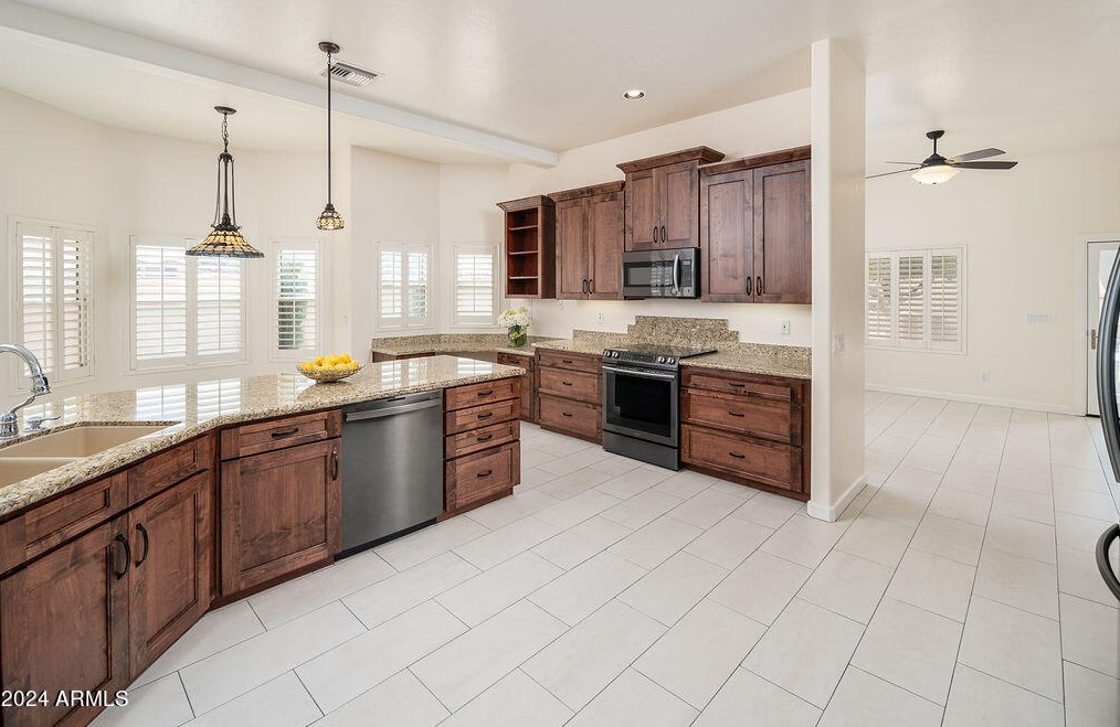 3339 Granite Vw Dr, Phoenix AZ 85044-7072 exterior