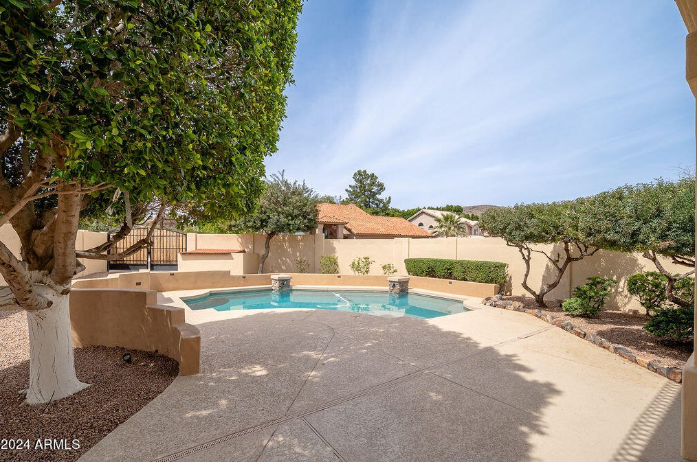 3339 Granite Vw Dr, Phoenix AZ 85044-7072 exterior