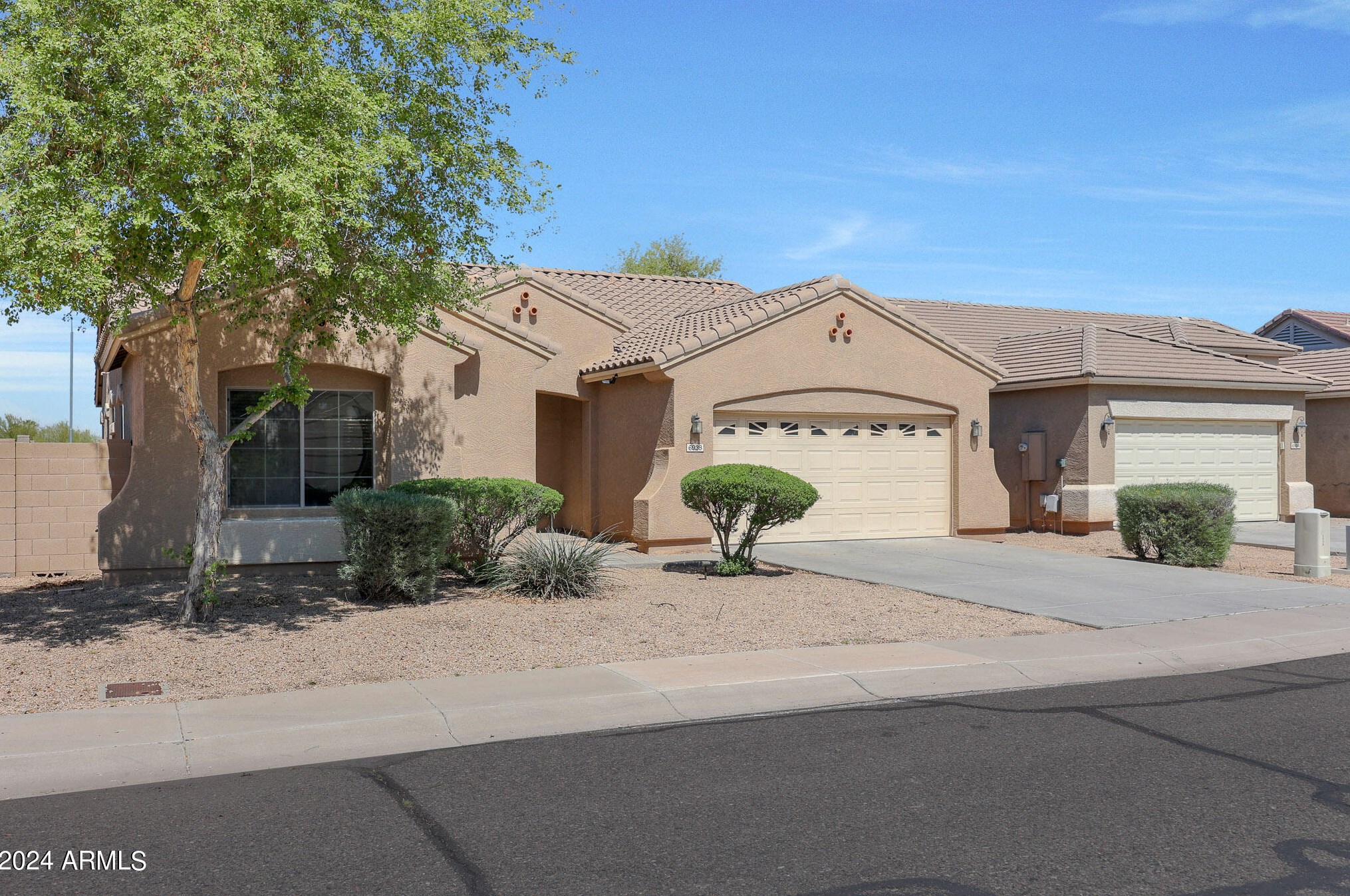 6938 Sophie Ln, Laveen, AZ 85339-3418