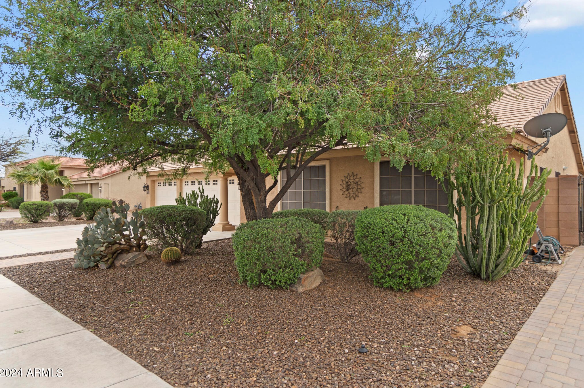 4819 Siesta Way, Laveen, AZ 85339-4228