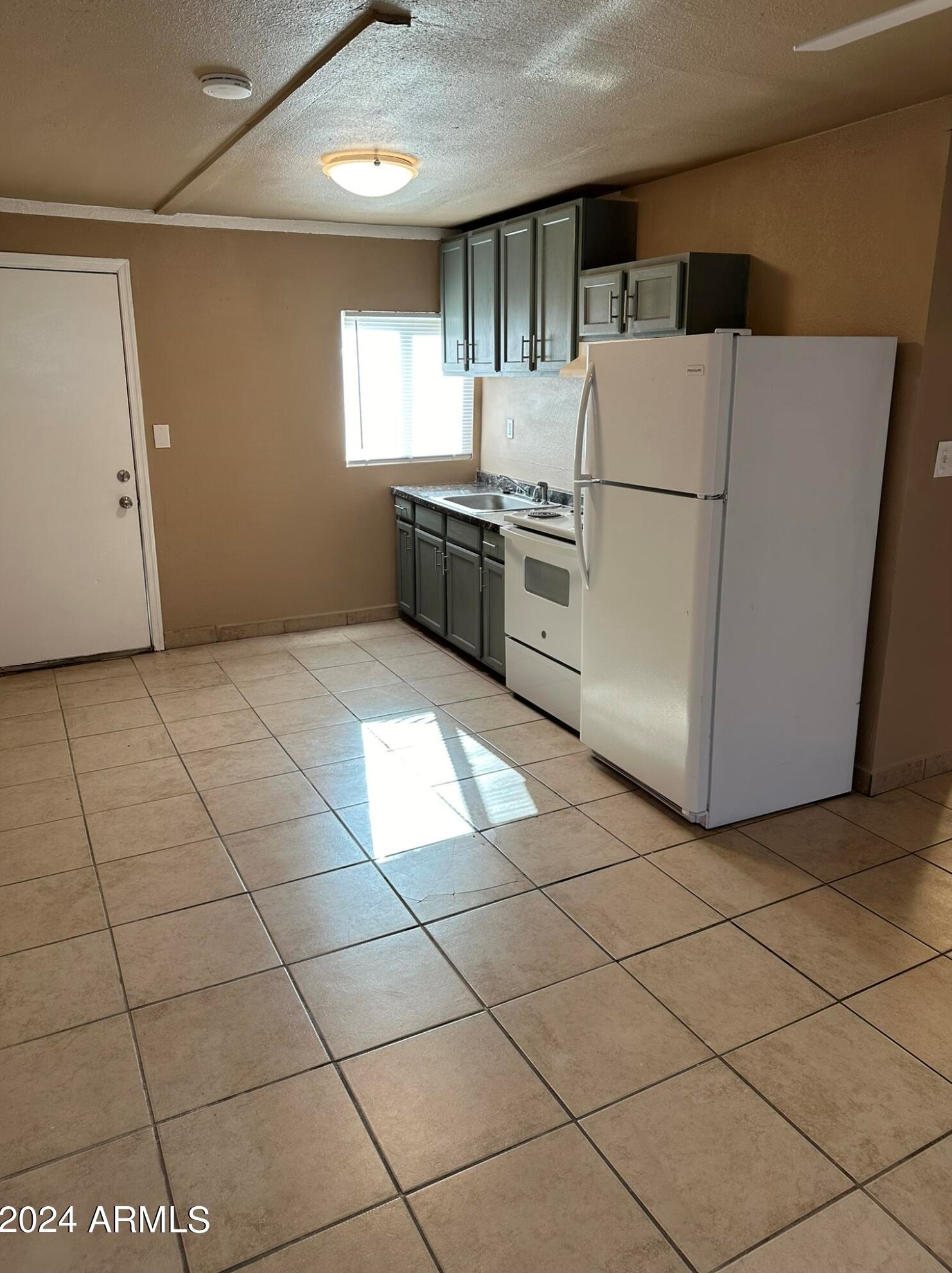 210 Illini St, Phoenix, AZ 85040-1032