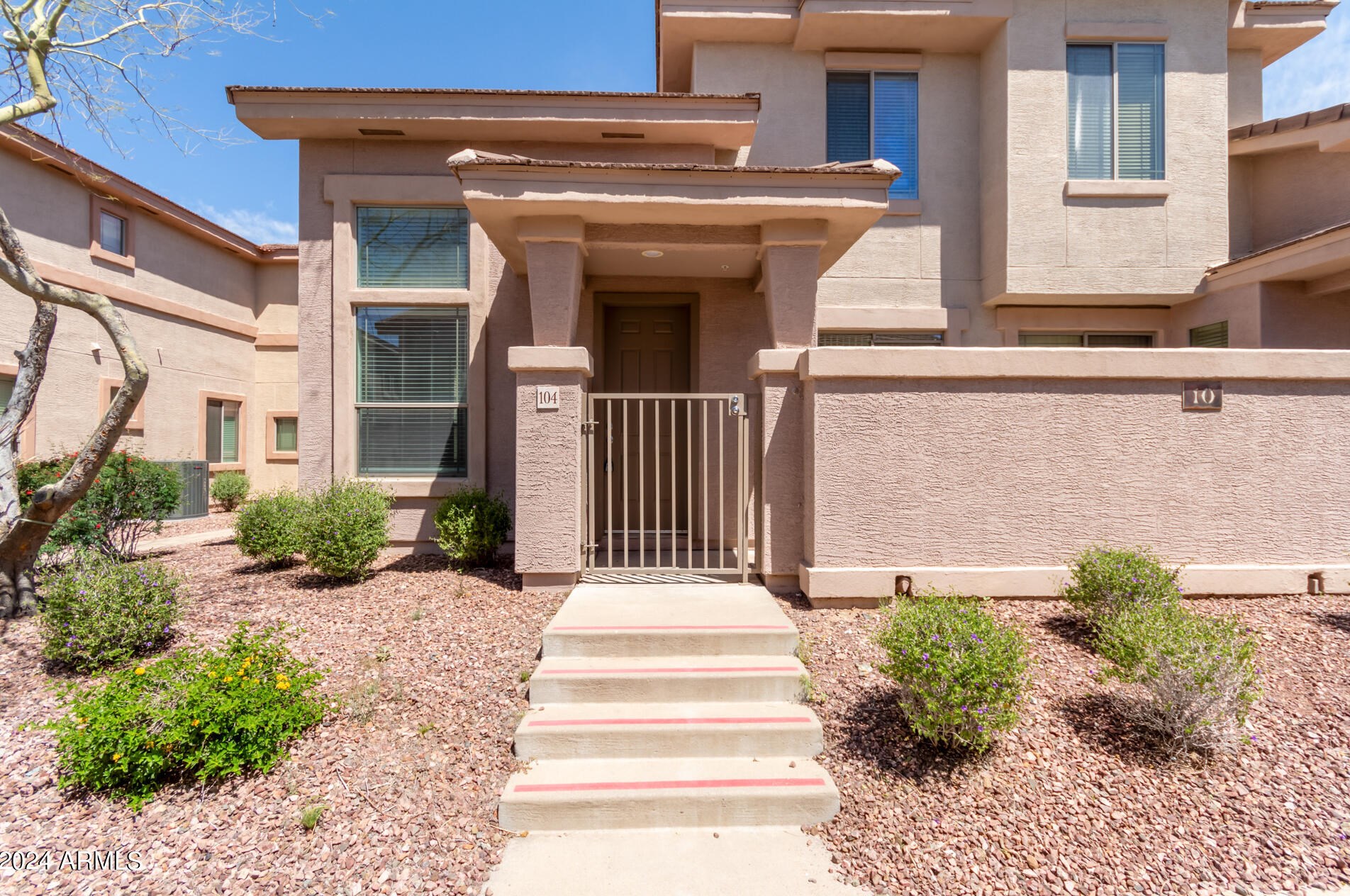 42424 Gavilan Peak Pkwy, Phoenix AZ  10104-3701 exterior