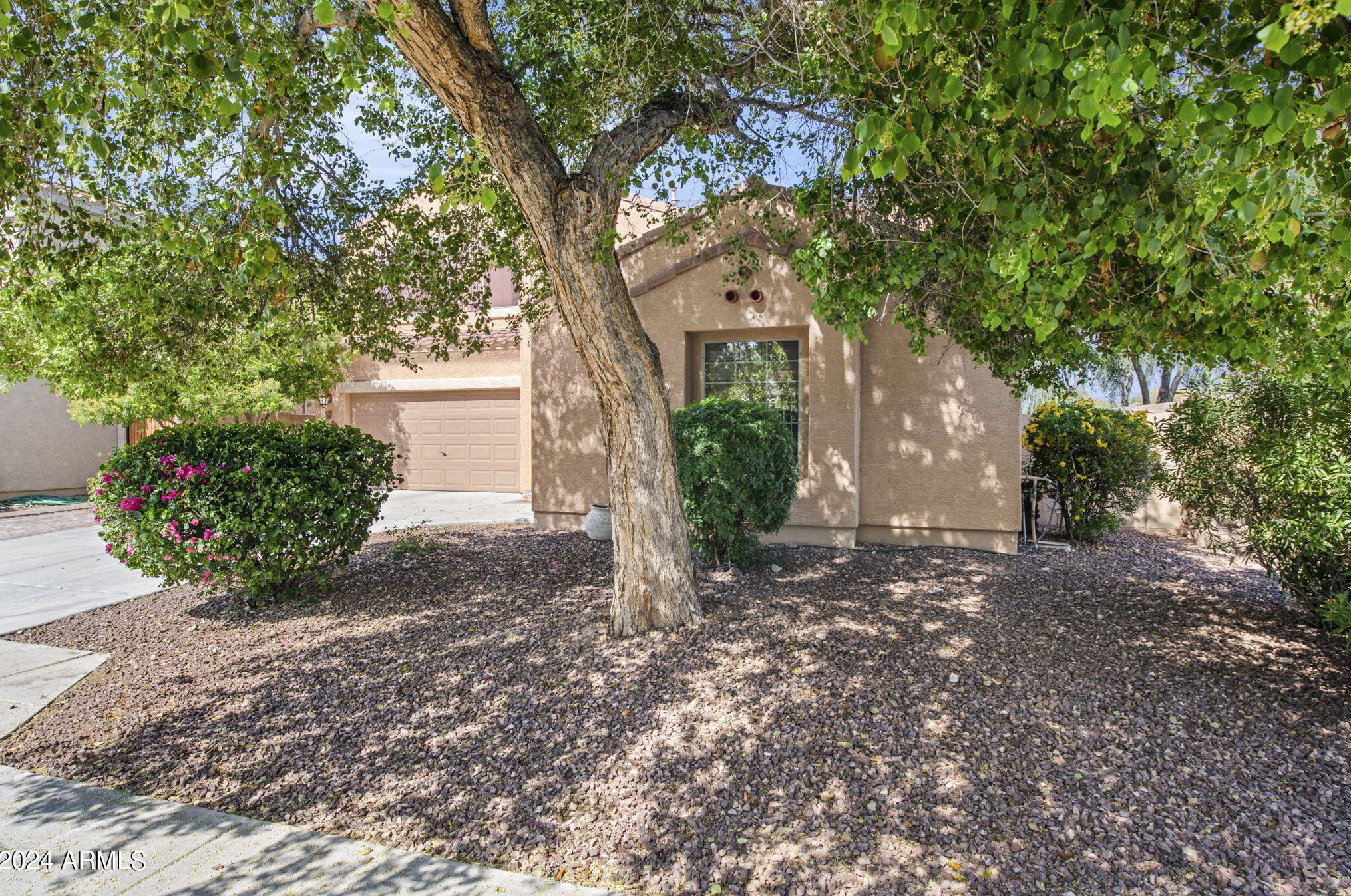 2540 Misty Willow Ln, Phoenix, AZ 85024-5249