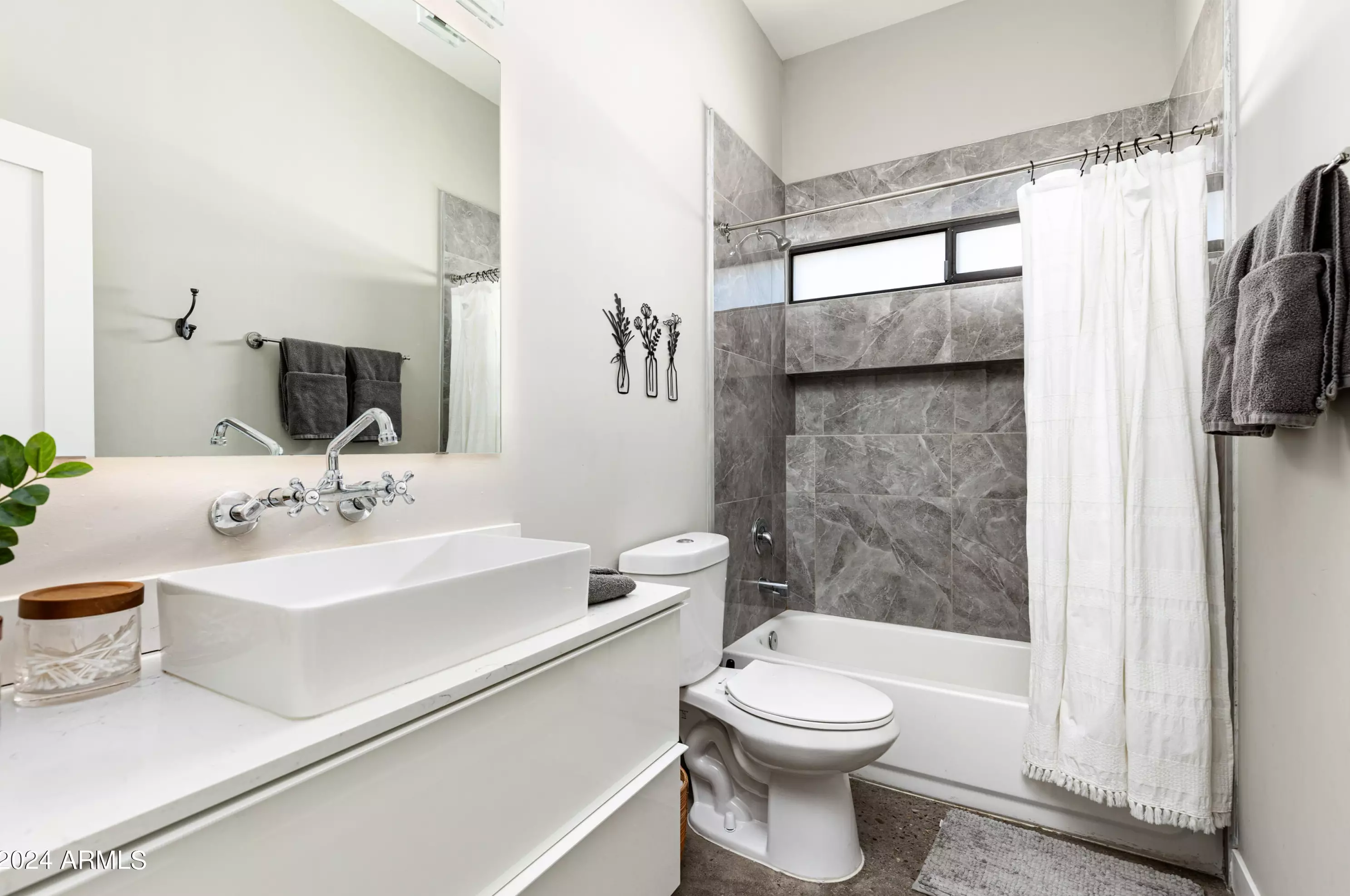 6846 13th Pl, Phoenix AZ  85014-1120 exterior