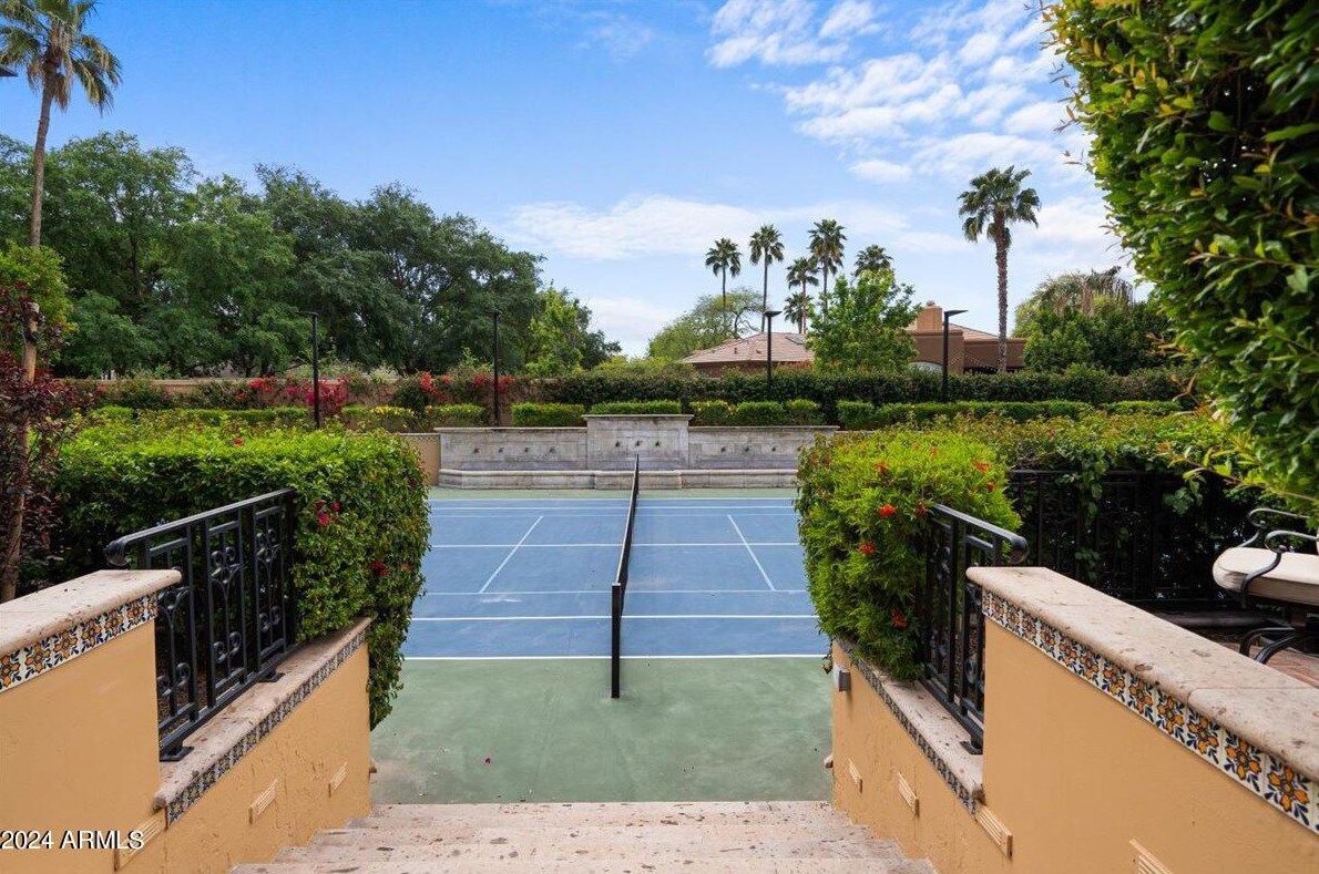 6107 Paradise Dr, Scottsdale AZ 85260-5433 exterior