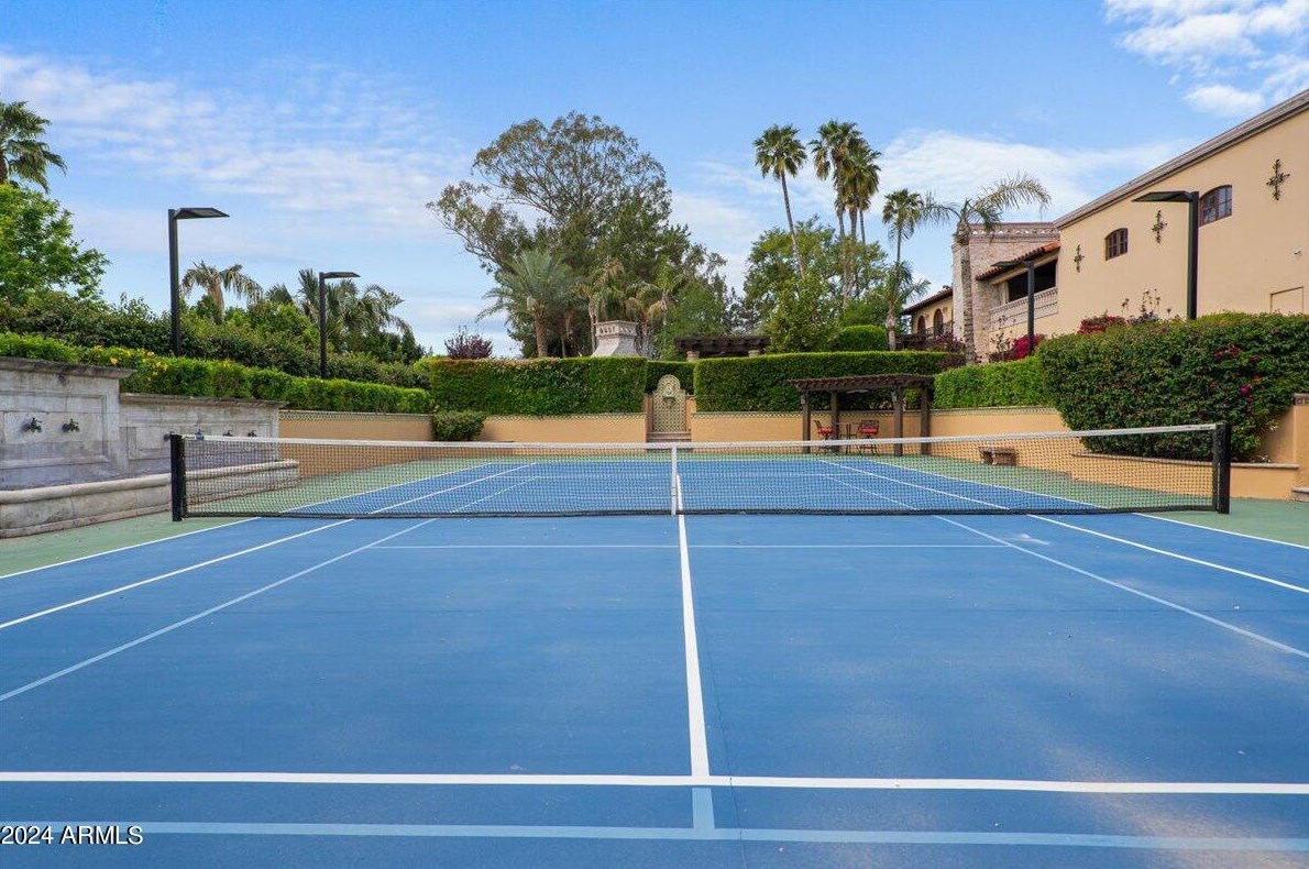 6107 Paradise Dr, Scottsdale AZ 85260-5433 exterior