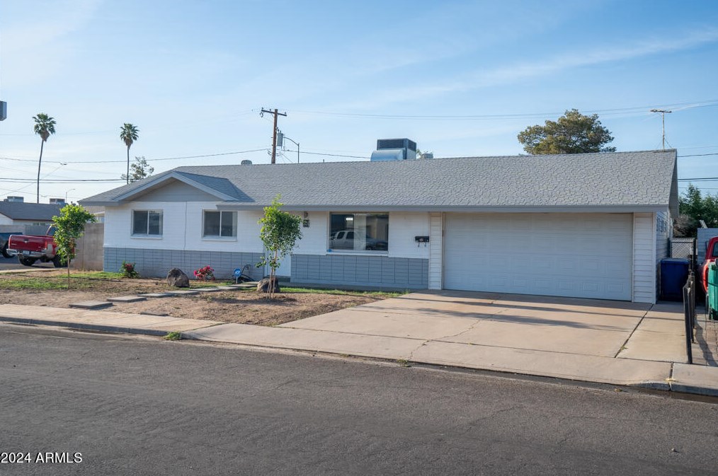 224 10th Ave, Mesa, AZ 85210-8704