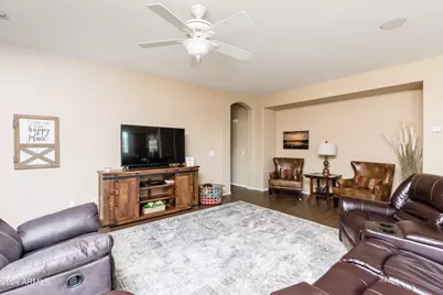 8408 W Midway Avenue, Glendale, AZ 85305 - Photo 2