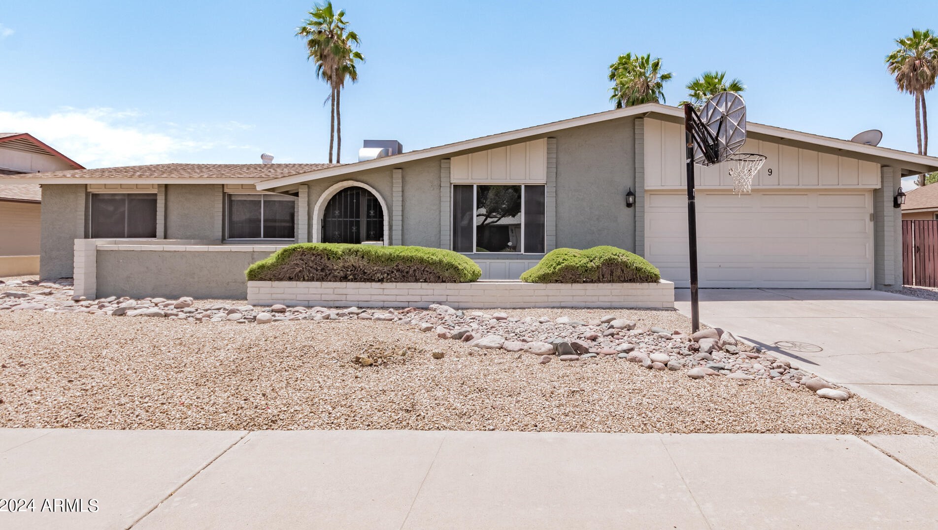 829 Keating Ave, Mesa, AZ 85210-7611