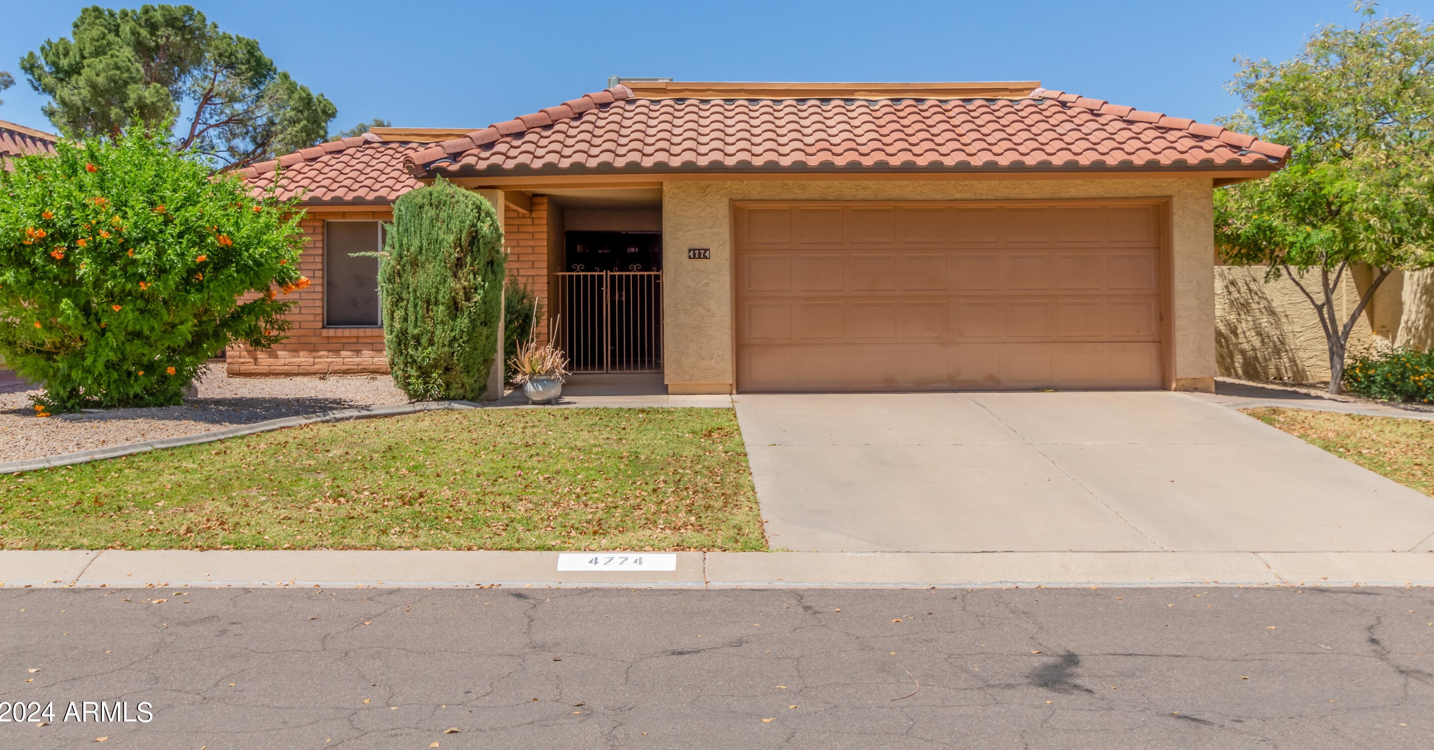 4774 Kiva St, Phoenix, AZ 85044-2032